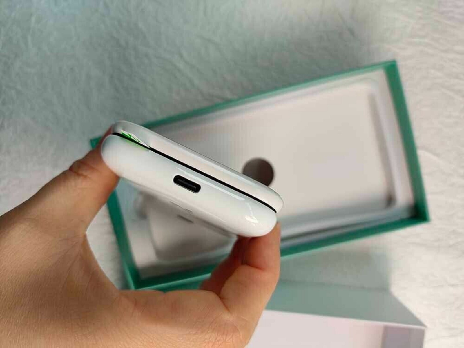ALT MIVE Style Folder AT-M120 32GB Unlocked Android LTE/3G – Black/White Google