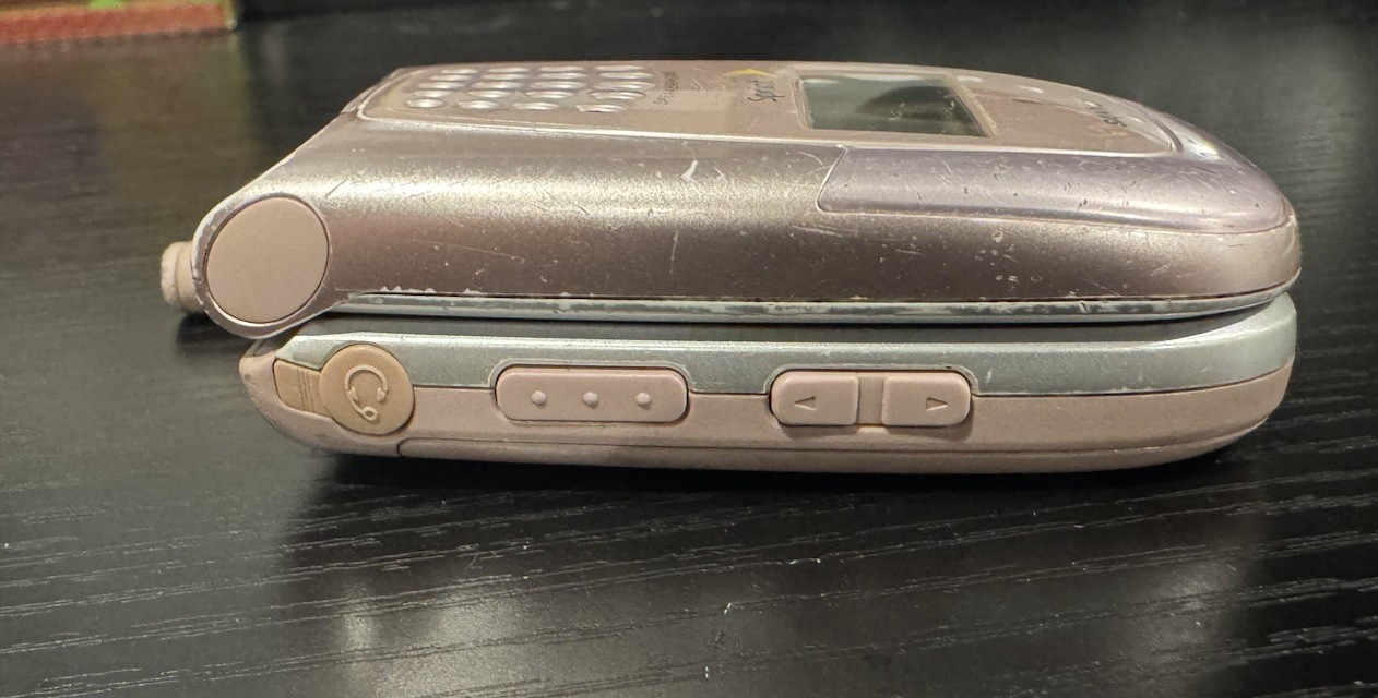 Sanyo Scp-2400 Lighte Metallic Pink Untestes Without Charger.