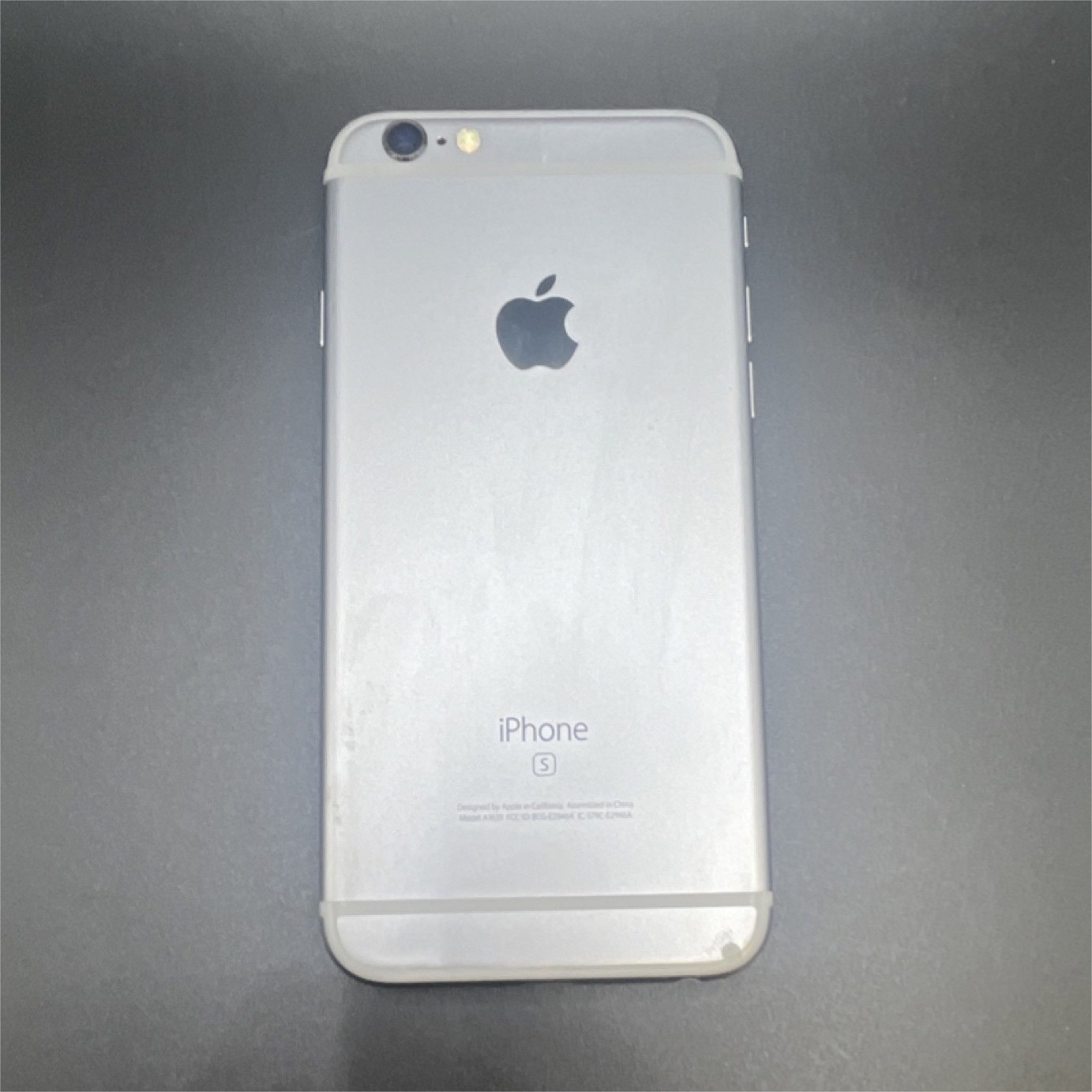 Apple iPhone 6s Gray 12MP 2GB RAM 4.7″ Bluetooth Wi-Fi NFC Smartphone