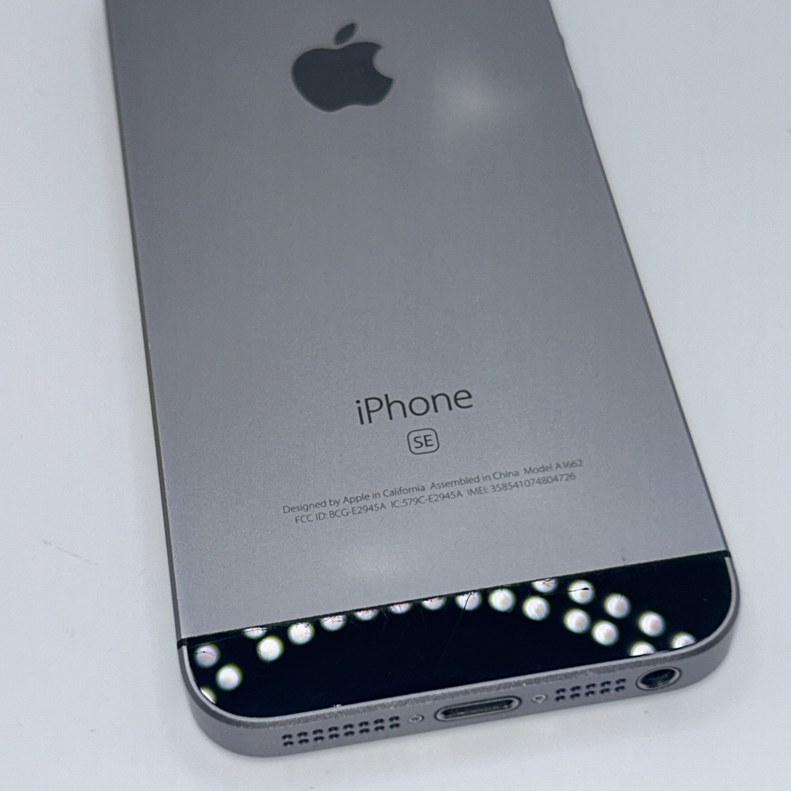 Apple iPhone SE 34GB Space Gray