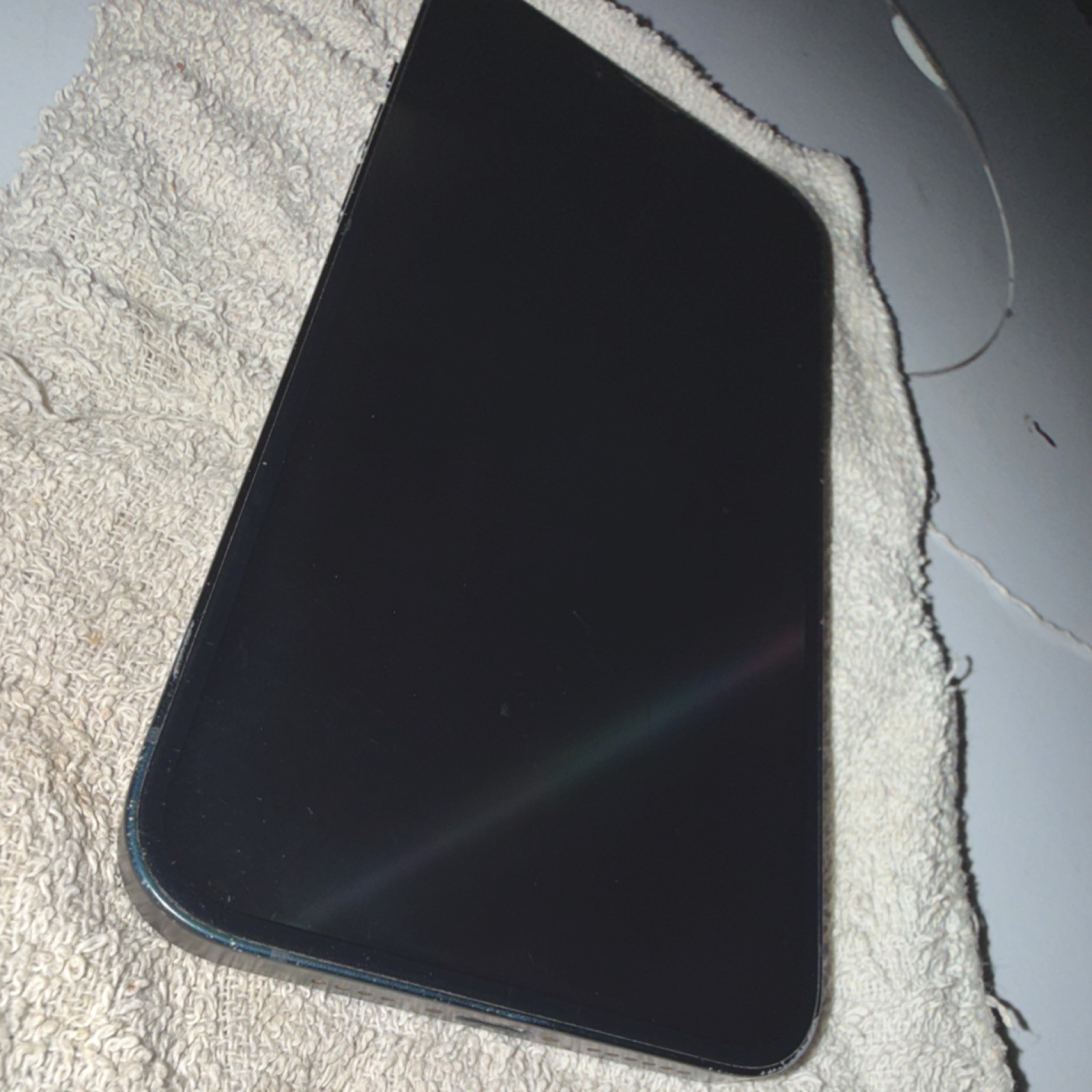 Apple iPhone Blue Smartphone Wi-Fi Bluetooth iOS Bar Style Mobile Phone