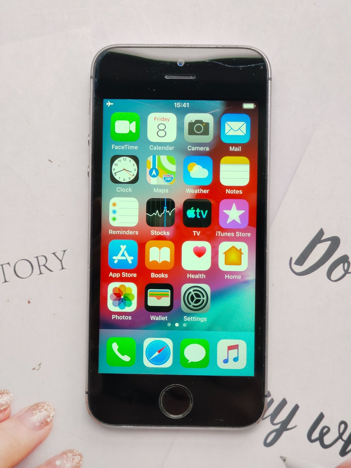 90%N ew Apple iPhone 5/5c/5s Factory UNLOCKED for any carrier 8/16/32/64GB GOOD