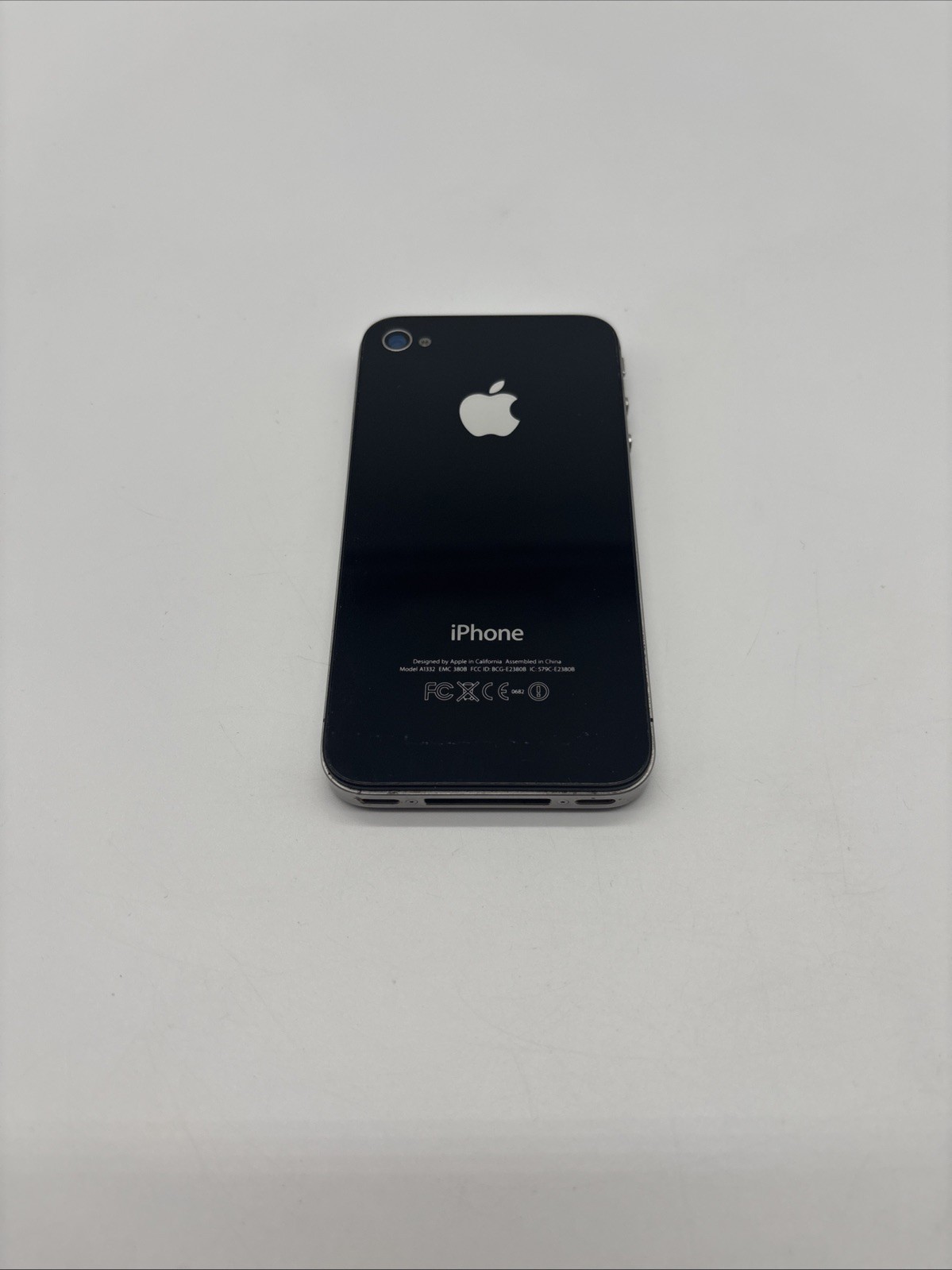 Apple iPhone 4 model A1332, 8GB, Black/Silver