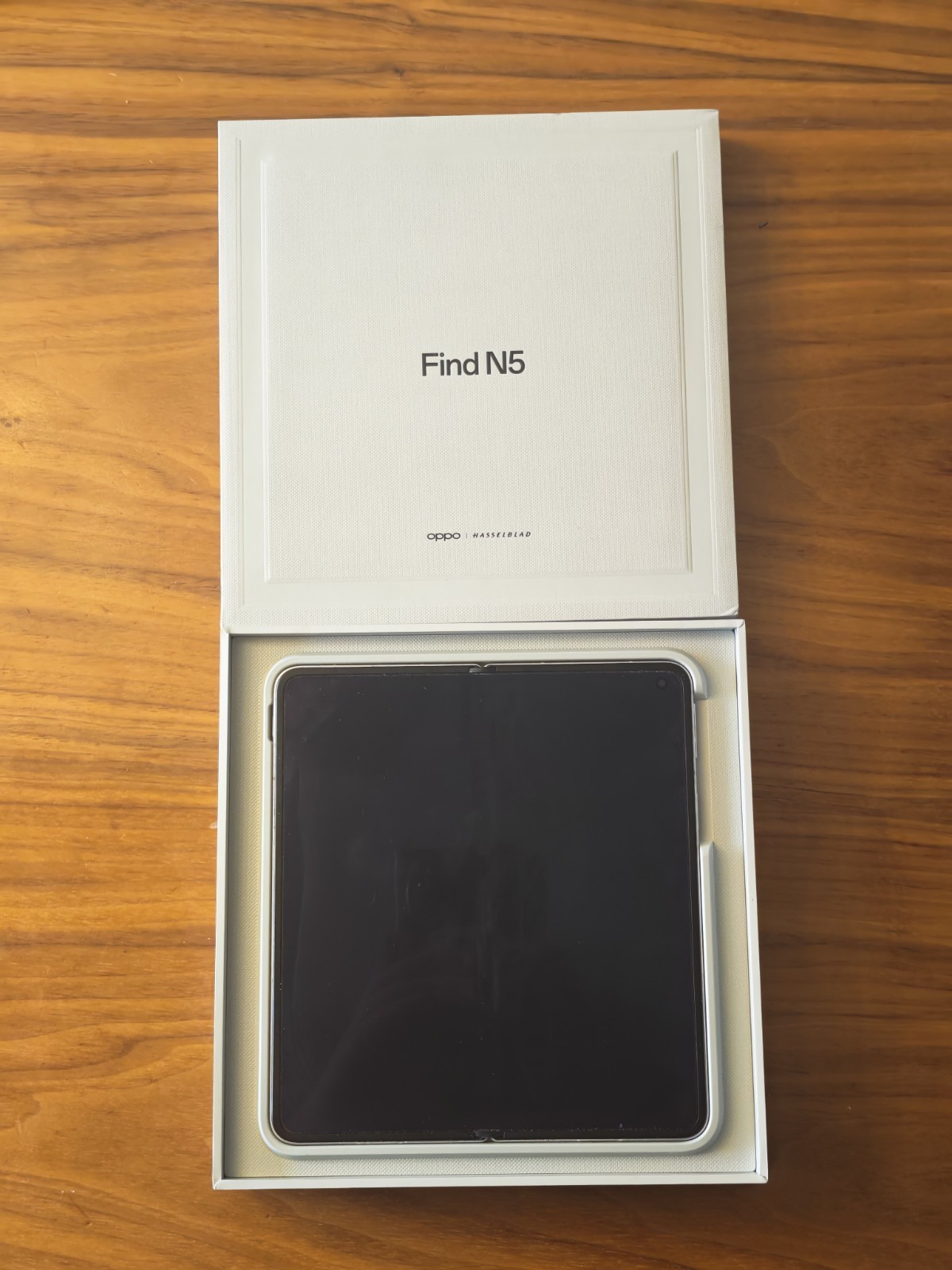 OPPO Find N5 Foldable 256GB 12GB RAM Misty White PKH110 Unlocked + Box & 2 Cases
