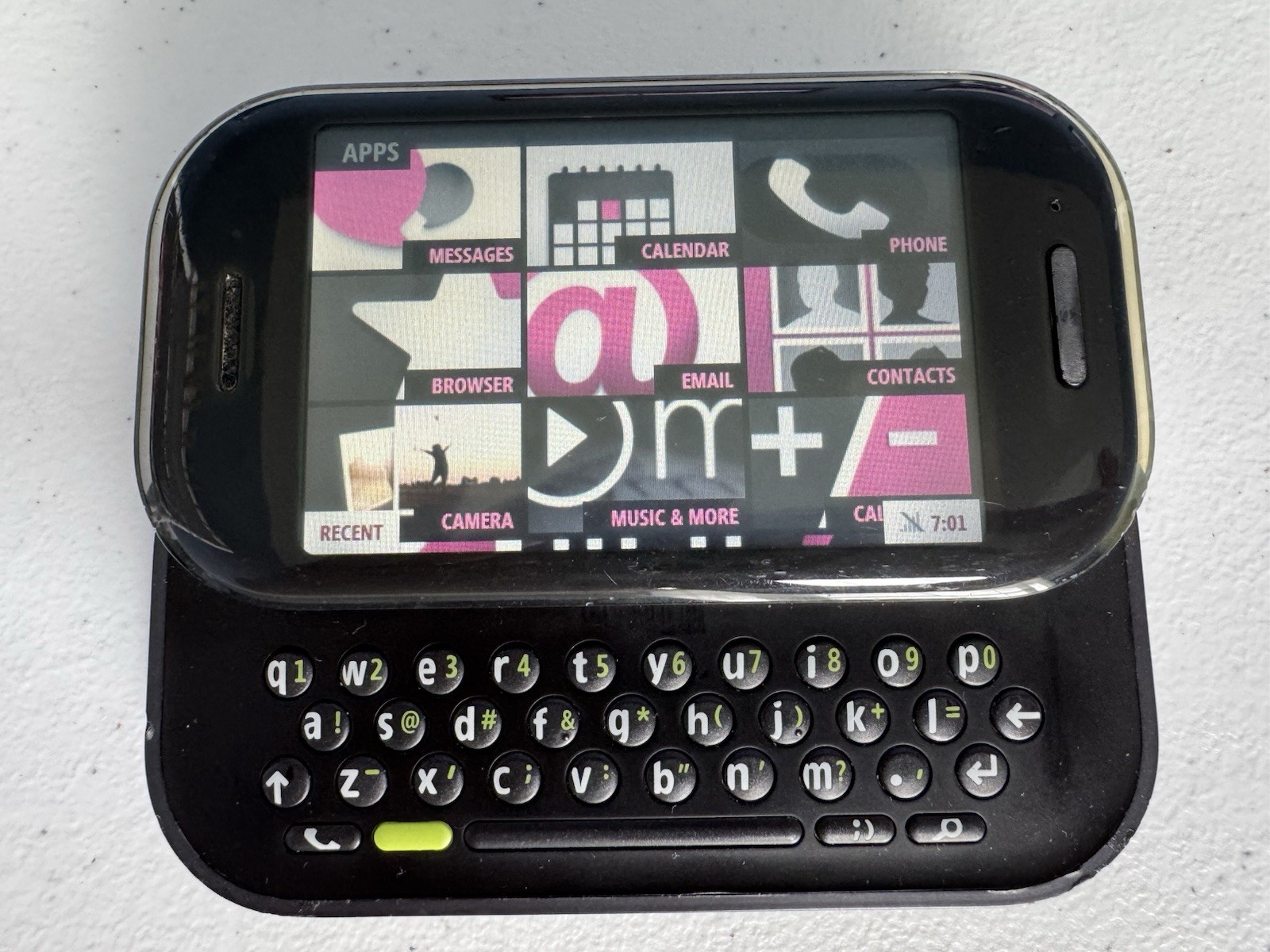 Microsoft Kin TWOm Phone Carbon, 8GB, Verizon, Sharp Rare Mobile Phone