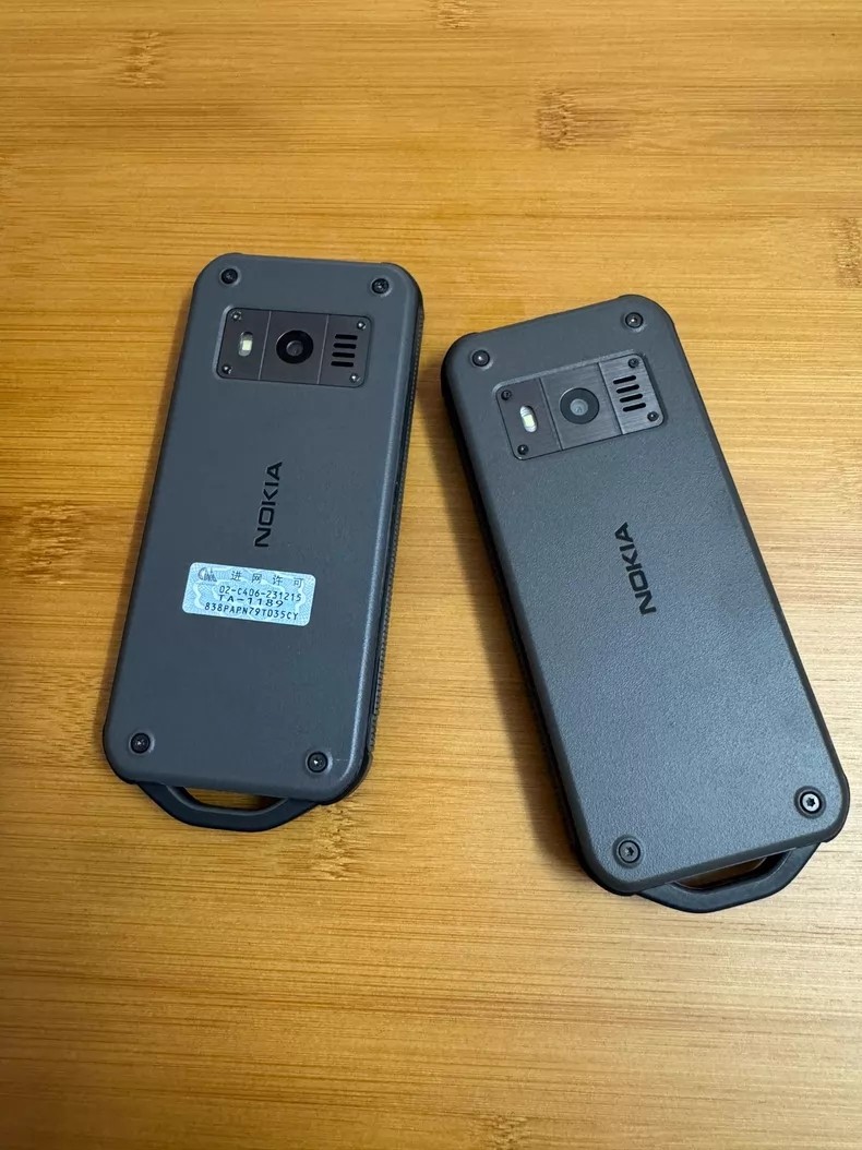 Nokia 800 Tough 4G Mobile Phone KaiOS Waterproof Push-button Phone