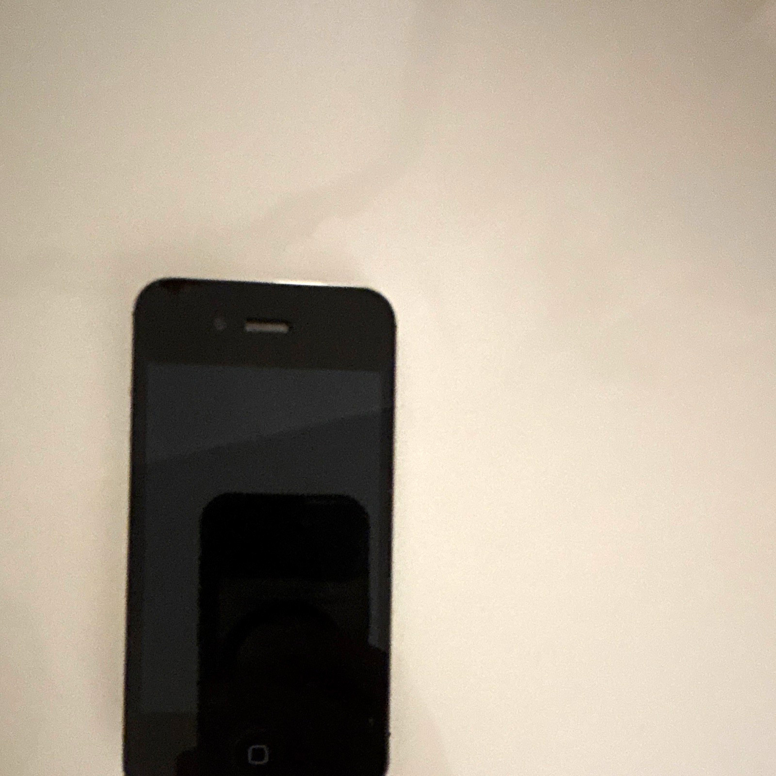 Apple iPhone Black Unlocked iOS 3.5in 8MP Bluetooth Wi‑Fi Smartphone