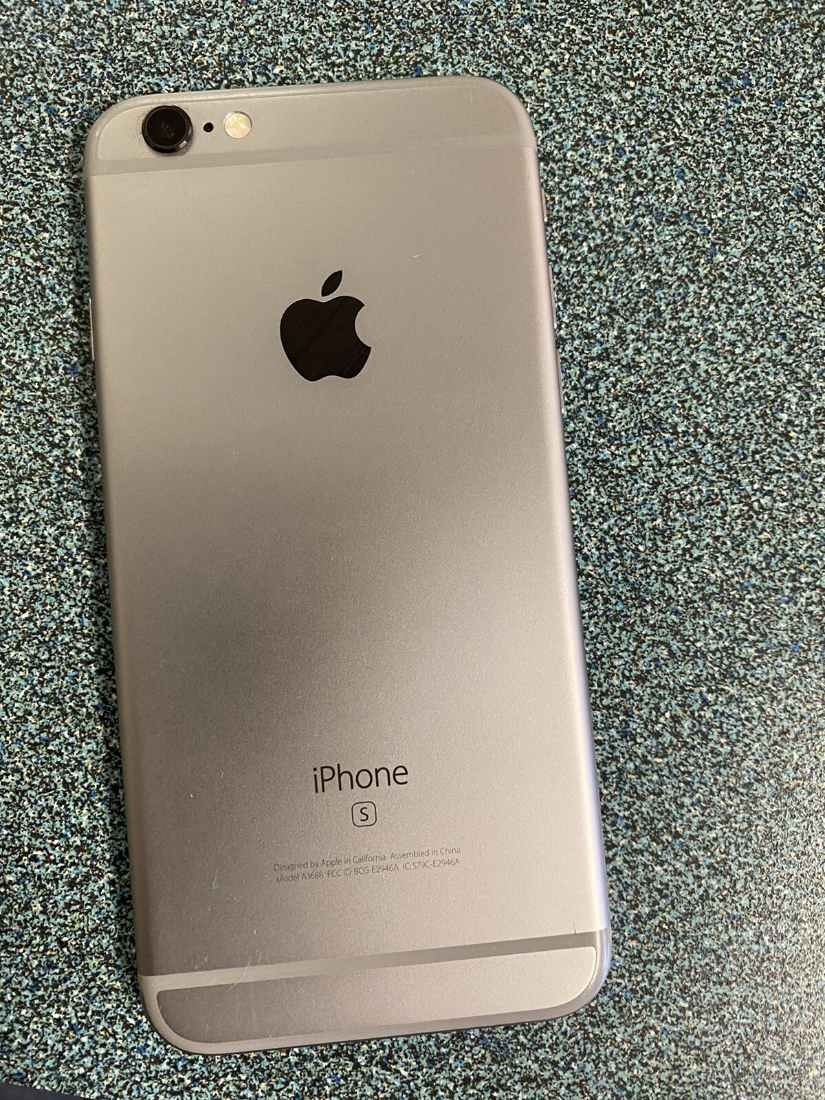 Apple iPhone 6s – 32GB – Silver (Verizon) A1688 (CDMA + GSM)