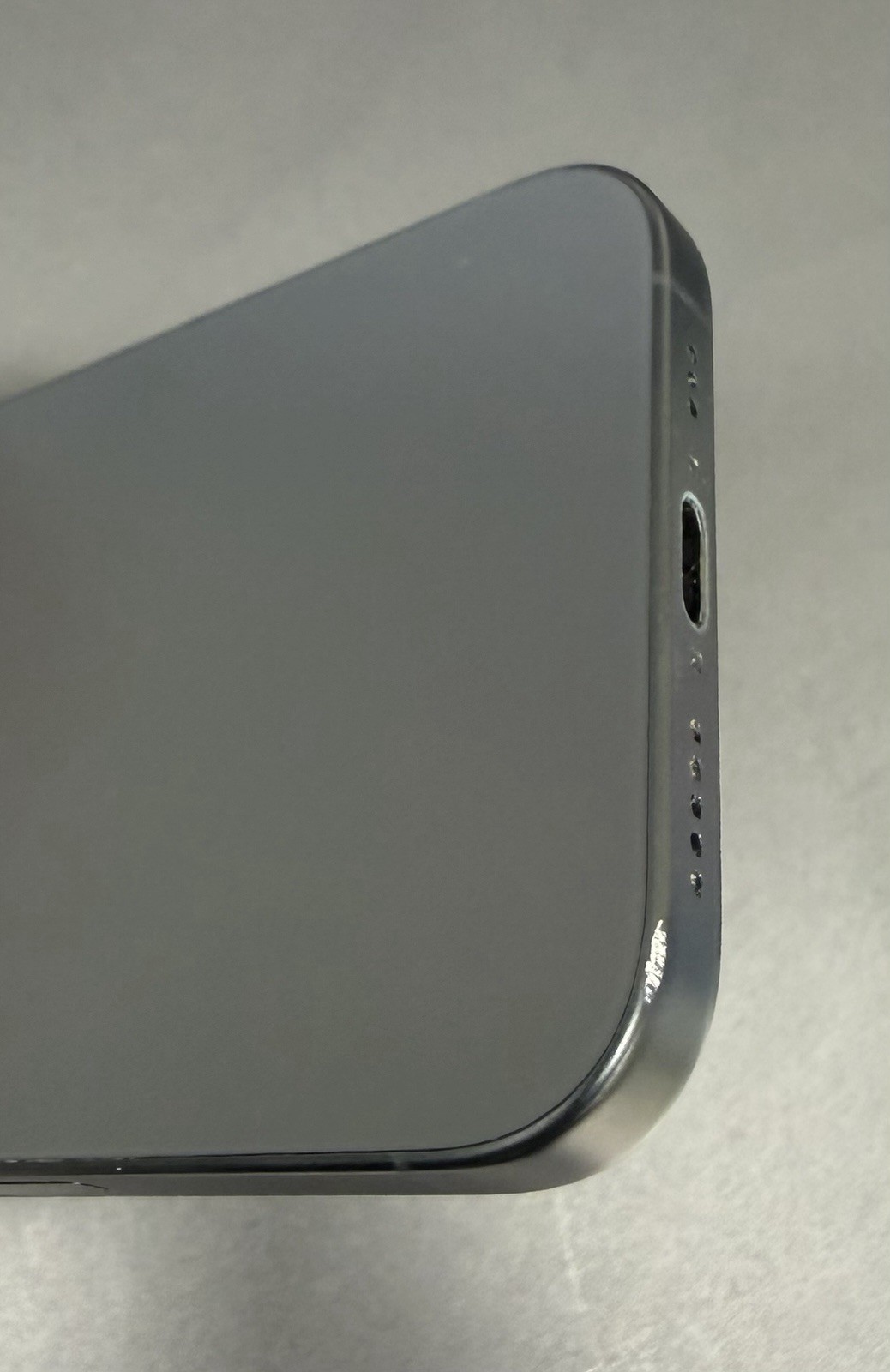 Apple iPhone Smartphone iOS Black Slate Style 12MP Camera Resolution