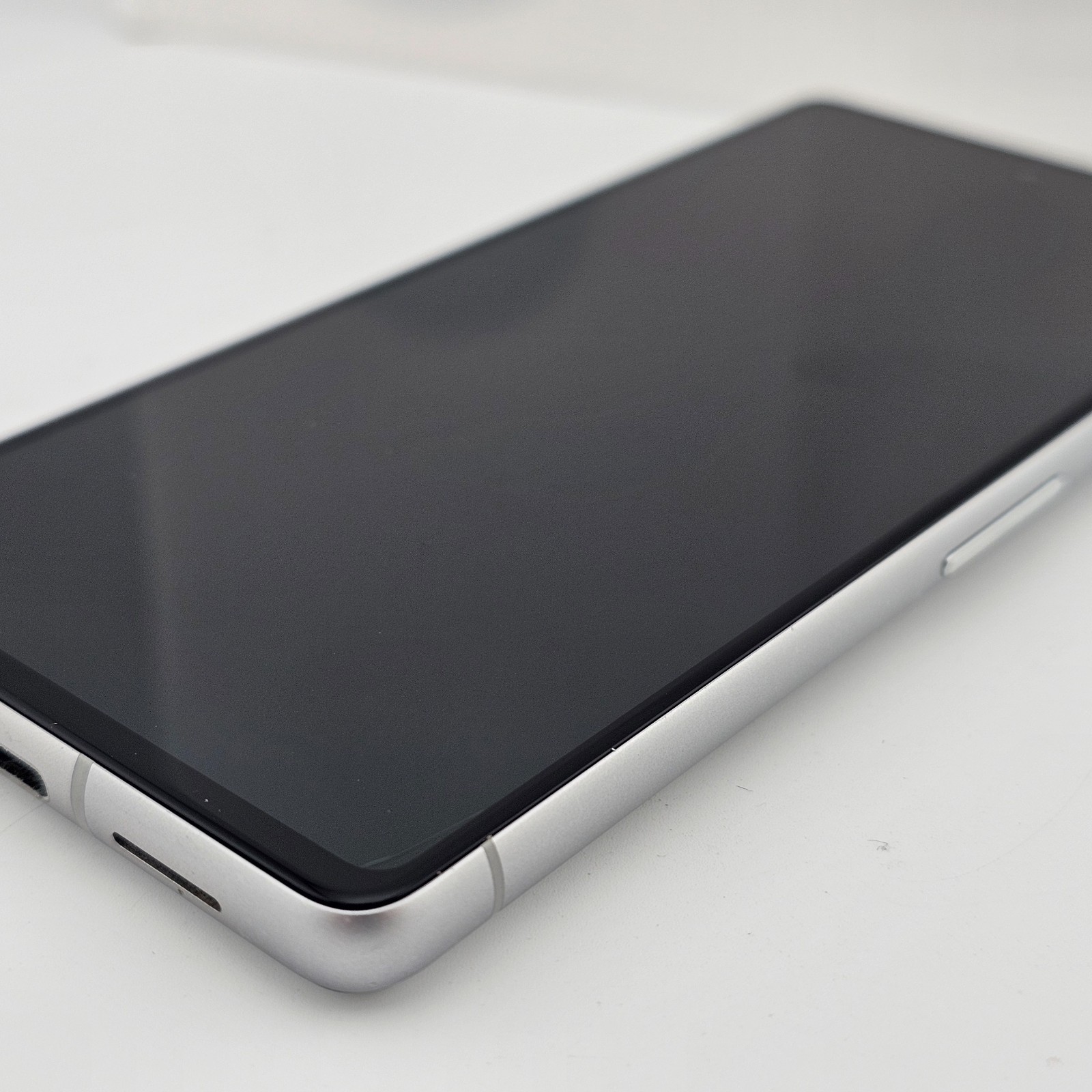 Google Pixel 7 GVU6C – Unlocked 256GB Snow White – *PARTS: NO DISPLAY/BAD CAMS
