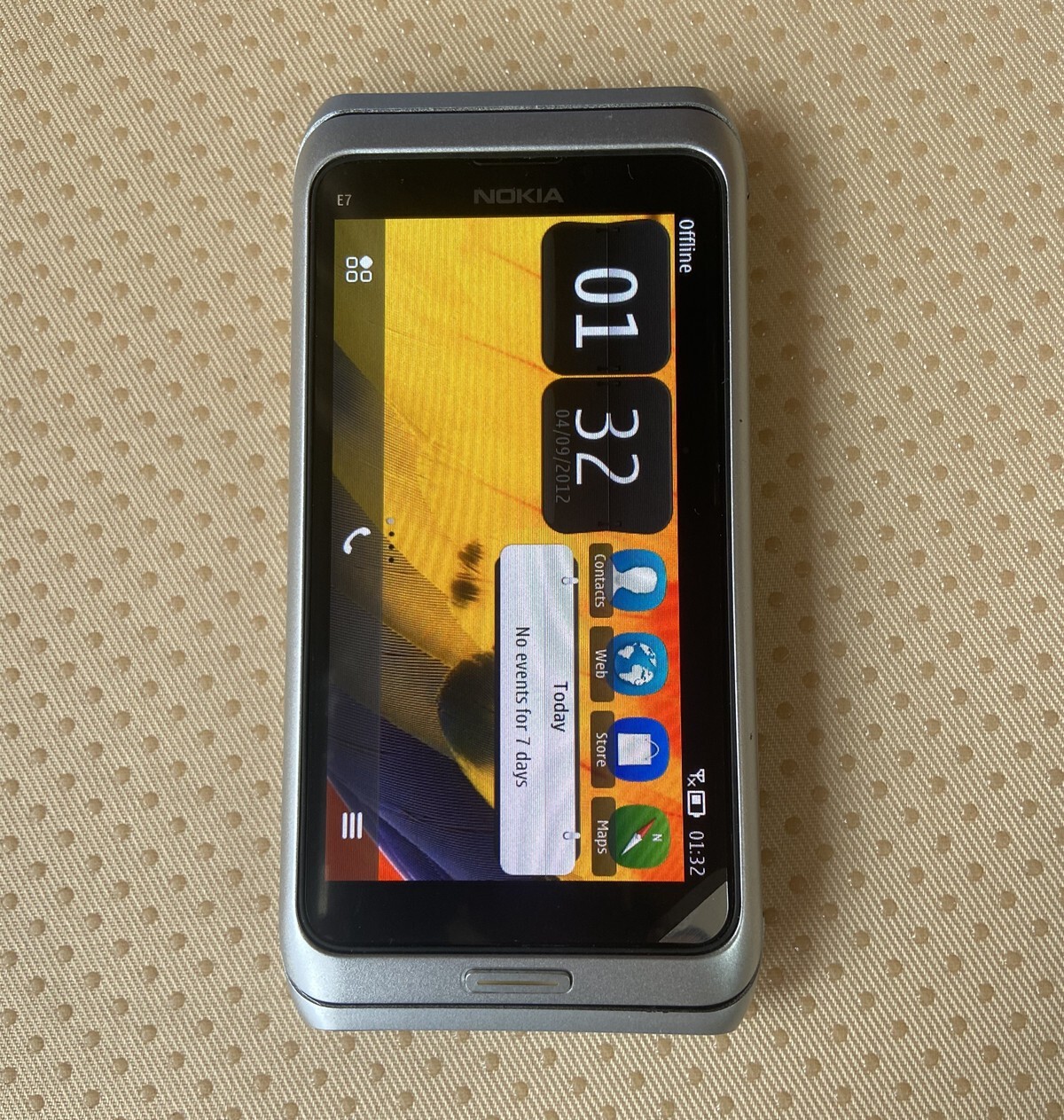 Unlocked Nokia E7 E7-00 Touch Screen Slide Keyboard 16GB 3G Wifi Original Phone