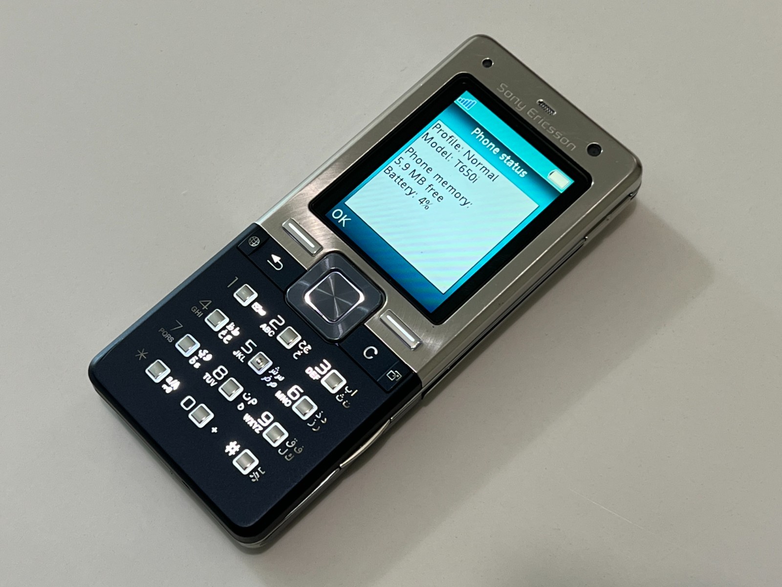 Sony Ericsson T650 – 16 MB – Midnight Blue (Unlocked)