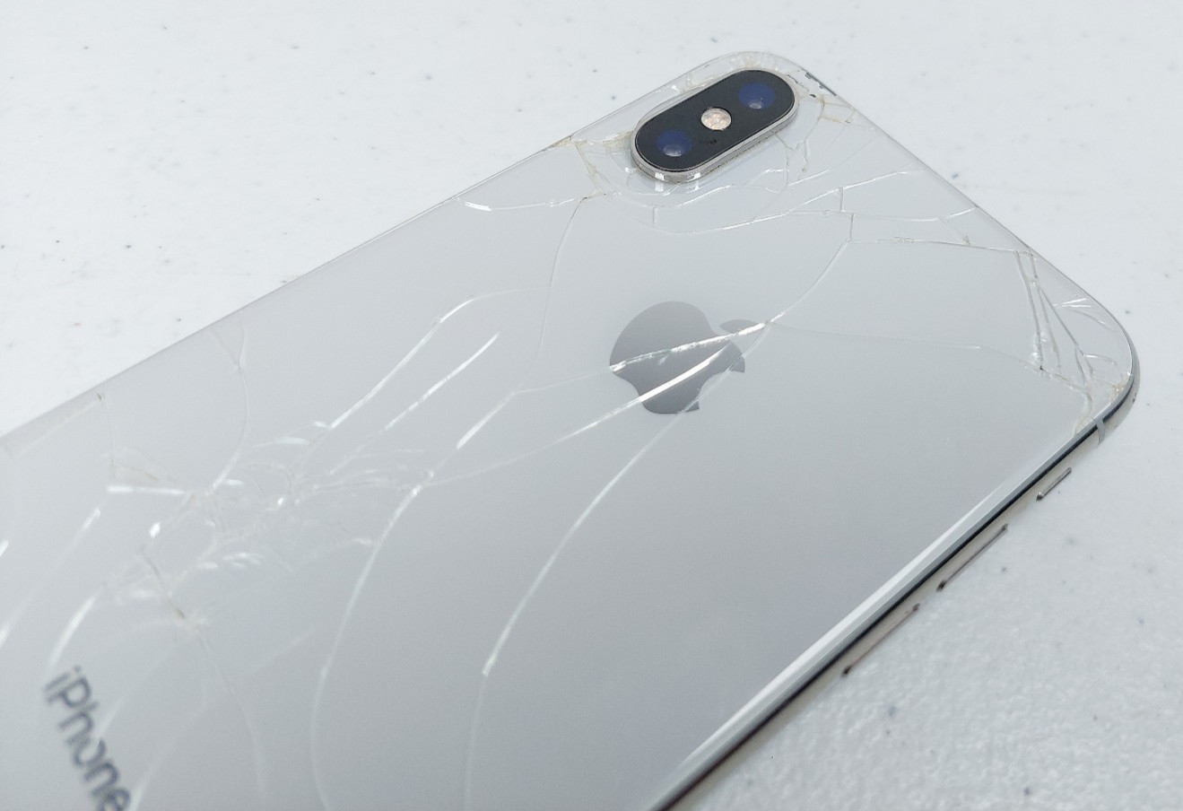Cracked Glass & LCD Apple iPhone XS Silver A1920 256GB Clean Carrier Unlocked
