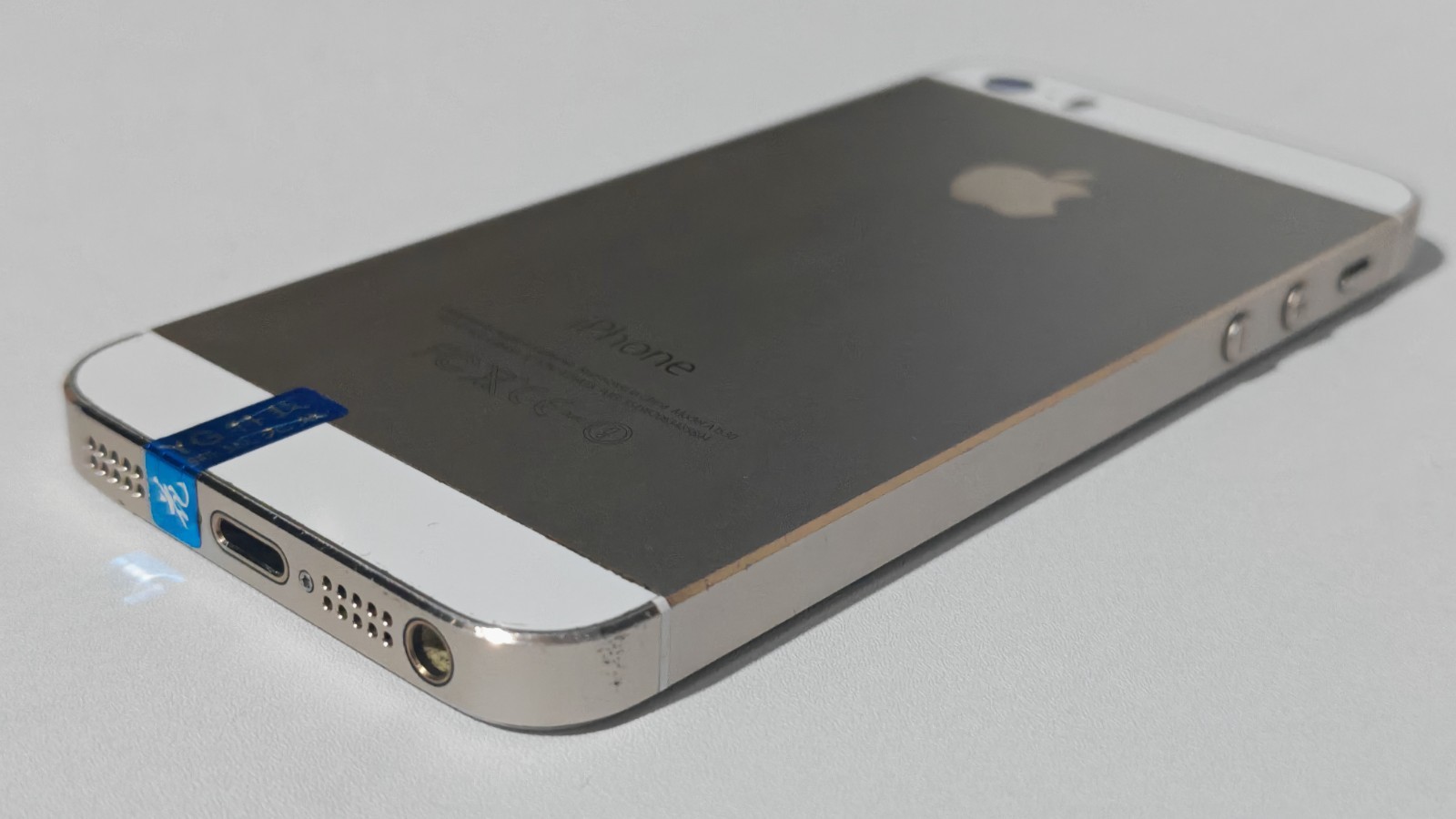Apple iPhone 5s Unlocked 16 GB/32 GB/64 GB Gold Gray Silver Good Condition