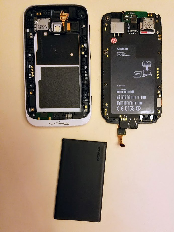 Nokia Lumia 822 – 16GB – White (Verizon) Smartphone, FOR PARTS ONLY