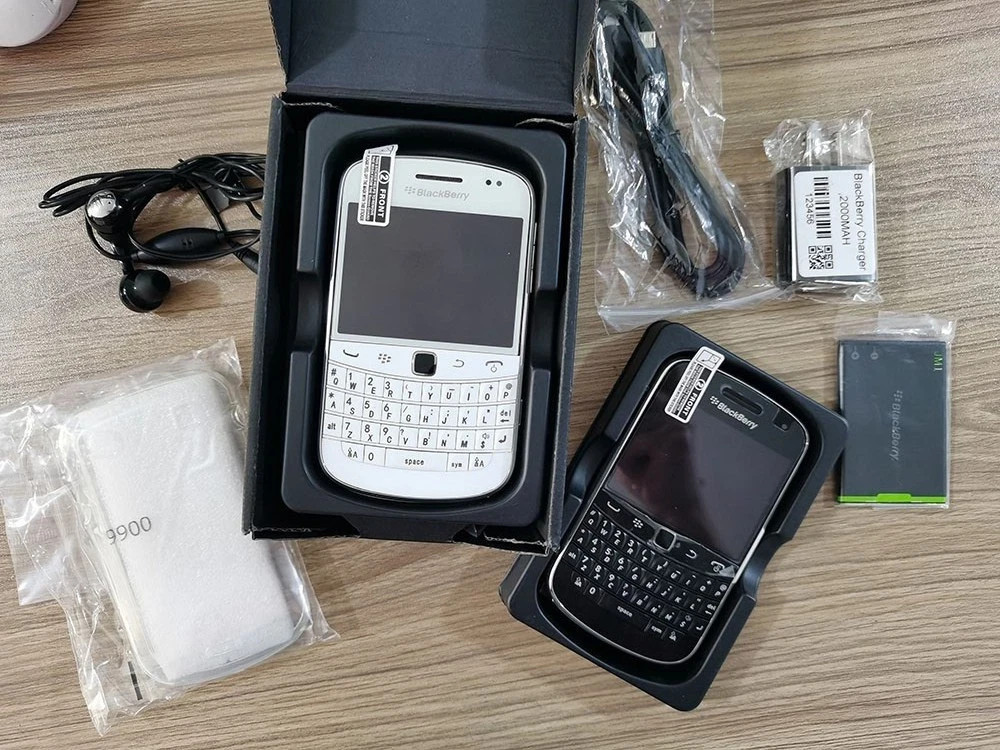 BlackBerry Bold Touch 9900 8GB 3G 5MP Unlocked Mobile Smartphone-1 year warranty