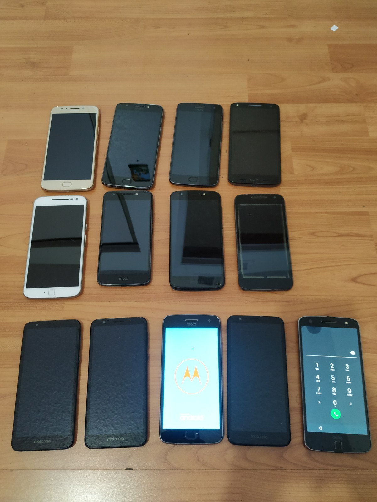 Lot of 13 Mixed model Motorola Moto Z2 / e6 16GB or 32GB Smartphone For parts