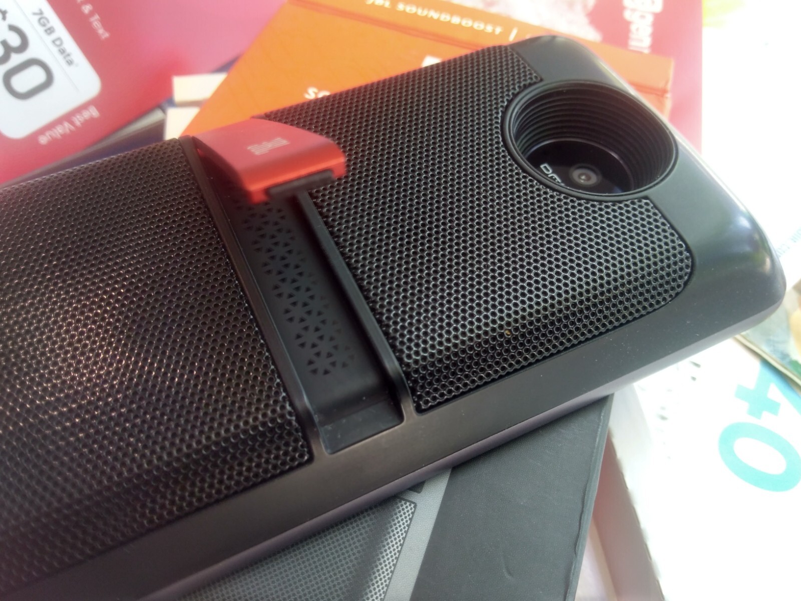 MOTOROLA Z4+PROJ+JBL+ ATT SERVC 2MOS +PROJECTOR +JBL SBOOST Snapdrg625 HOMESETUP