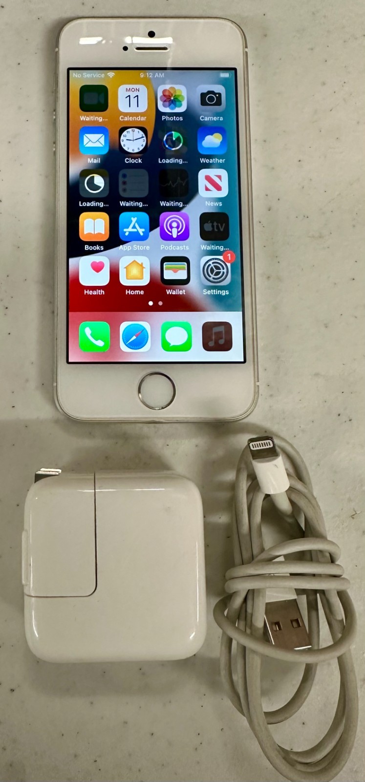 Apple iPhone SE 1st Gen. 16GB A1662 MLM02LL/A Unlocked Silver w/Charger & Cable!