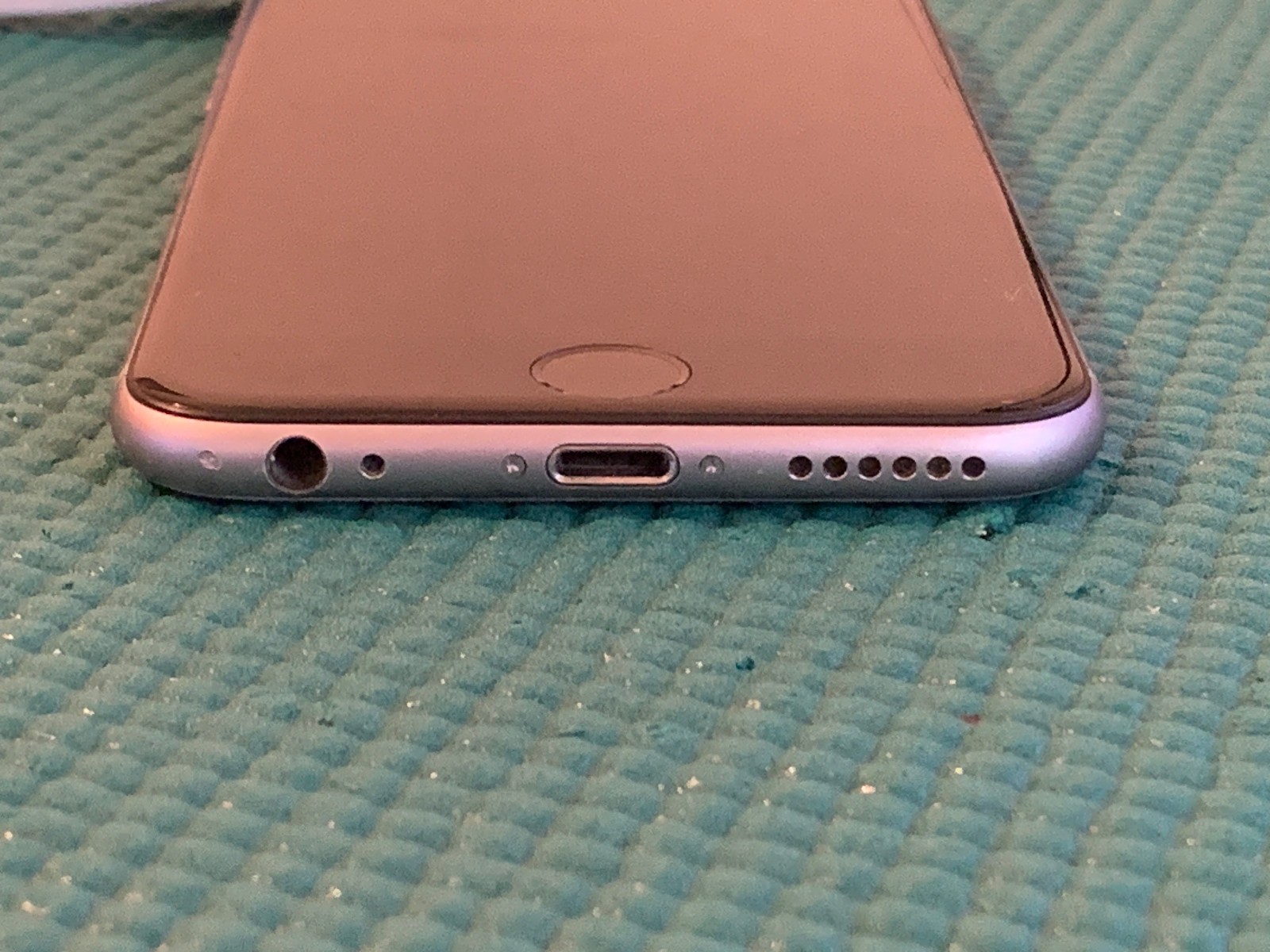 Apple iPhone 6 – 16GB Space Gray Unlocked A1549