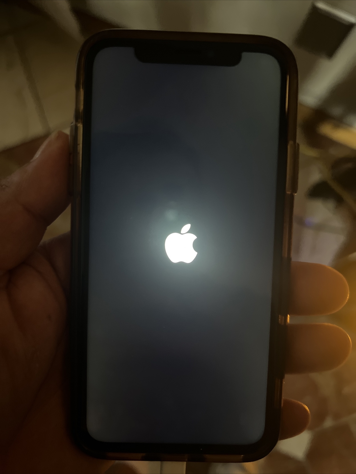 Apple iPhone X – 64GB – Silver (Unlocked) A1865 (CDMA + GSM)