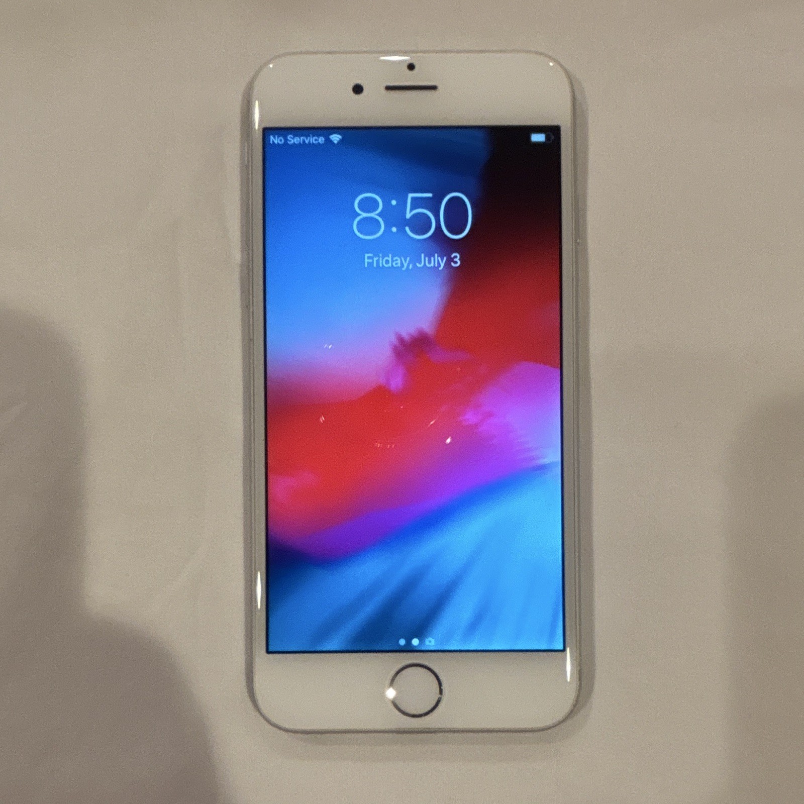 Apple iPhone 6 • 16GB • Silver • Factory Unlocked • Minor scratches