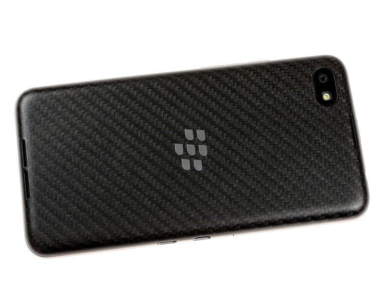 BlackBerry Z30 5.0″ 8MP 16GB 2GB RAM BlackBerry OS GSM / HSPA / LTE