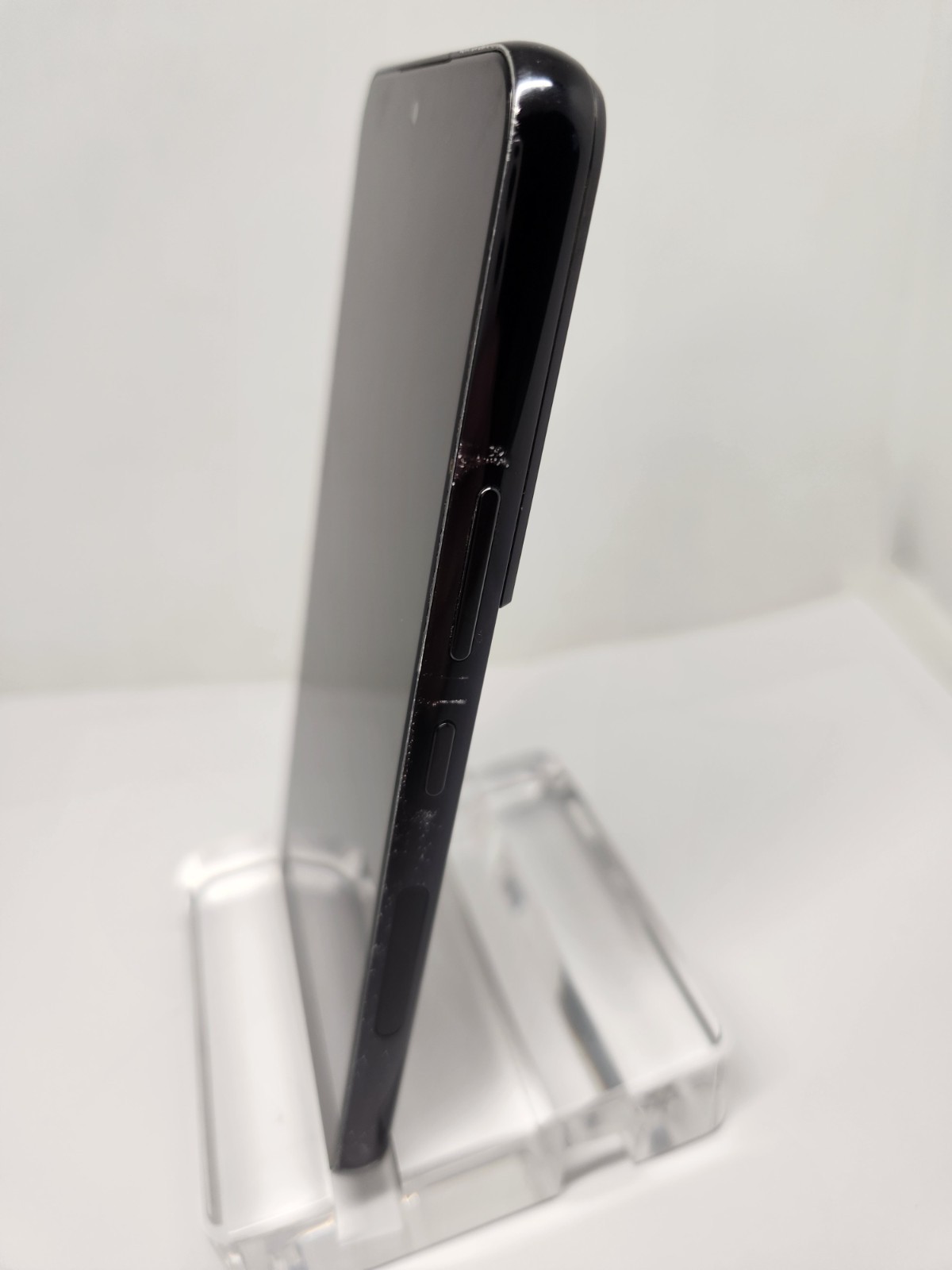 Samsung Galaxy S22 SM-S901U FAIR with Very Light Screen Shadow. AT&T Locked