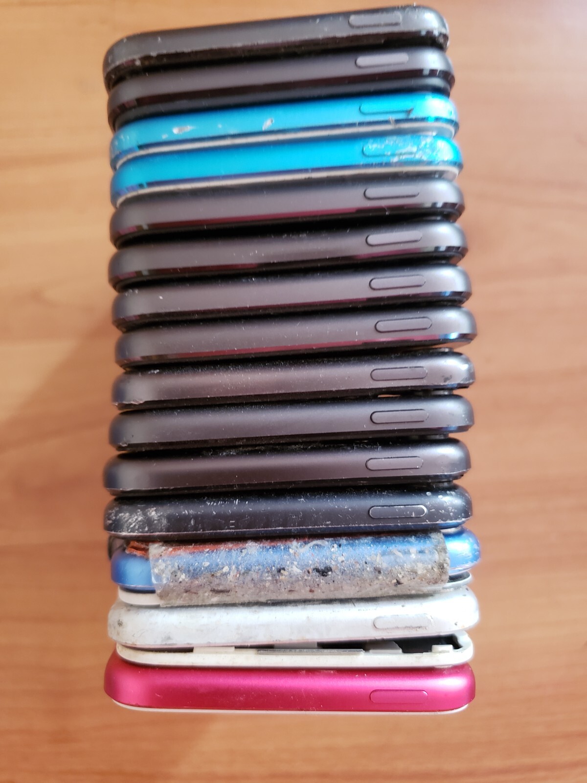 Lot of 15 Apple iPod Touch 7th and 6th and 5th Gen A2178/A1574 /A1421 For parts