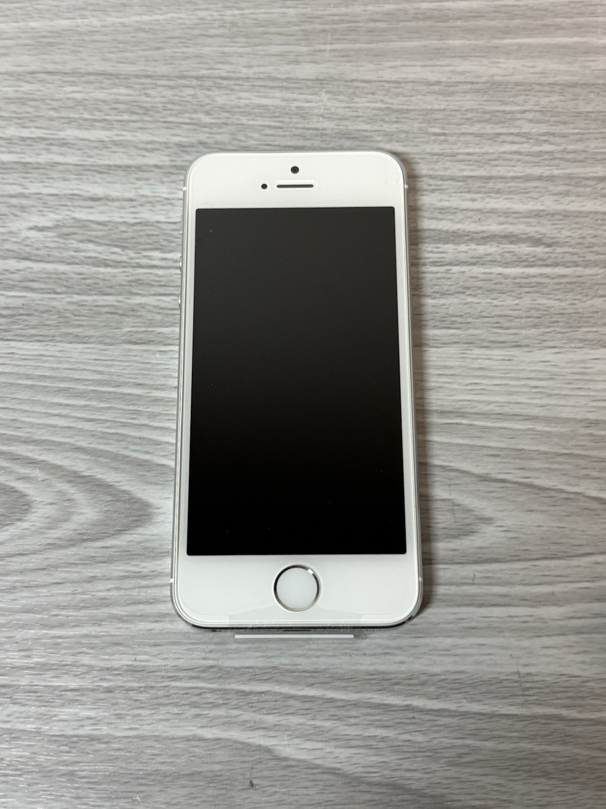 Apple iPhone 5s Silver 16GB Unlocked A1453 – Orignal Box – Never Activated!!