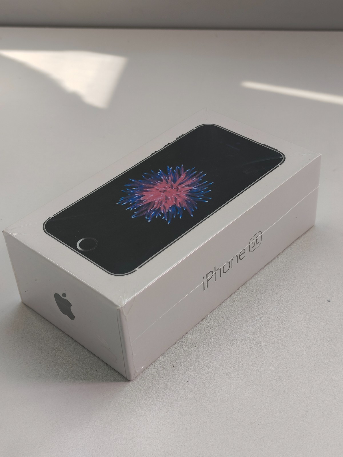 Factory UNLOCKED Apple iPhone SE 1st Gen. (2016)16-32-64-128GB (any carrier)