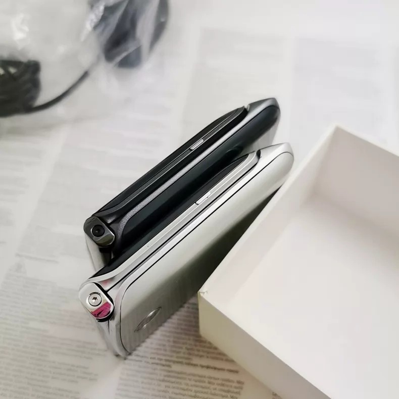Motorola Moto Razr 5G 2020 XT2071 256GB Unlocked Android 99% New Sealed