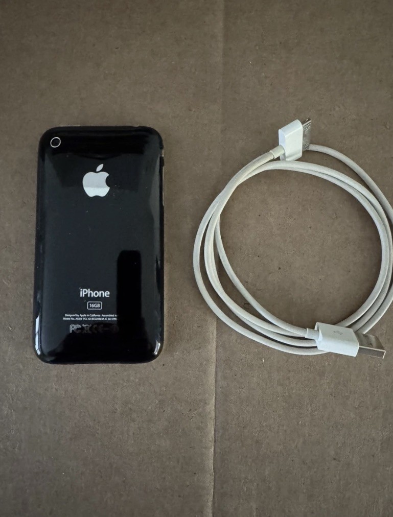 Apple iPhone 3GS 16GB AT&T) A1303