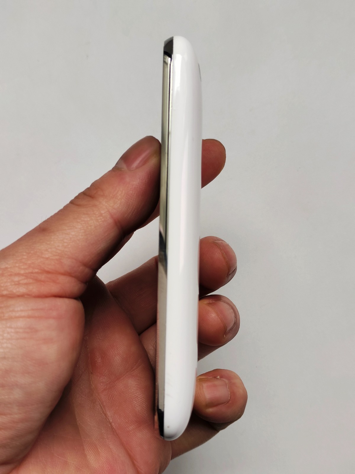 Original&Working Apple iPhone 3G/3GS 8-16-32GB Factory UNLOCKED White/Black