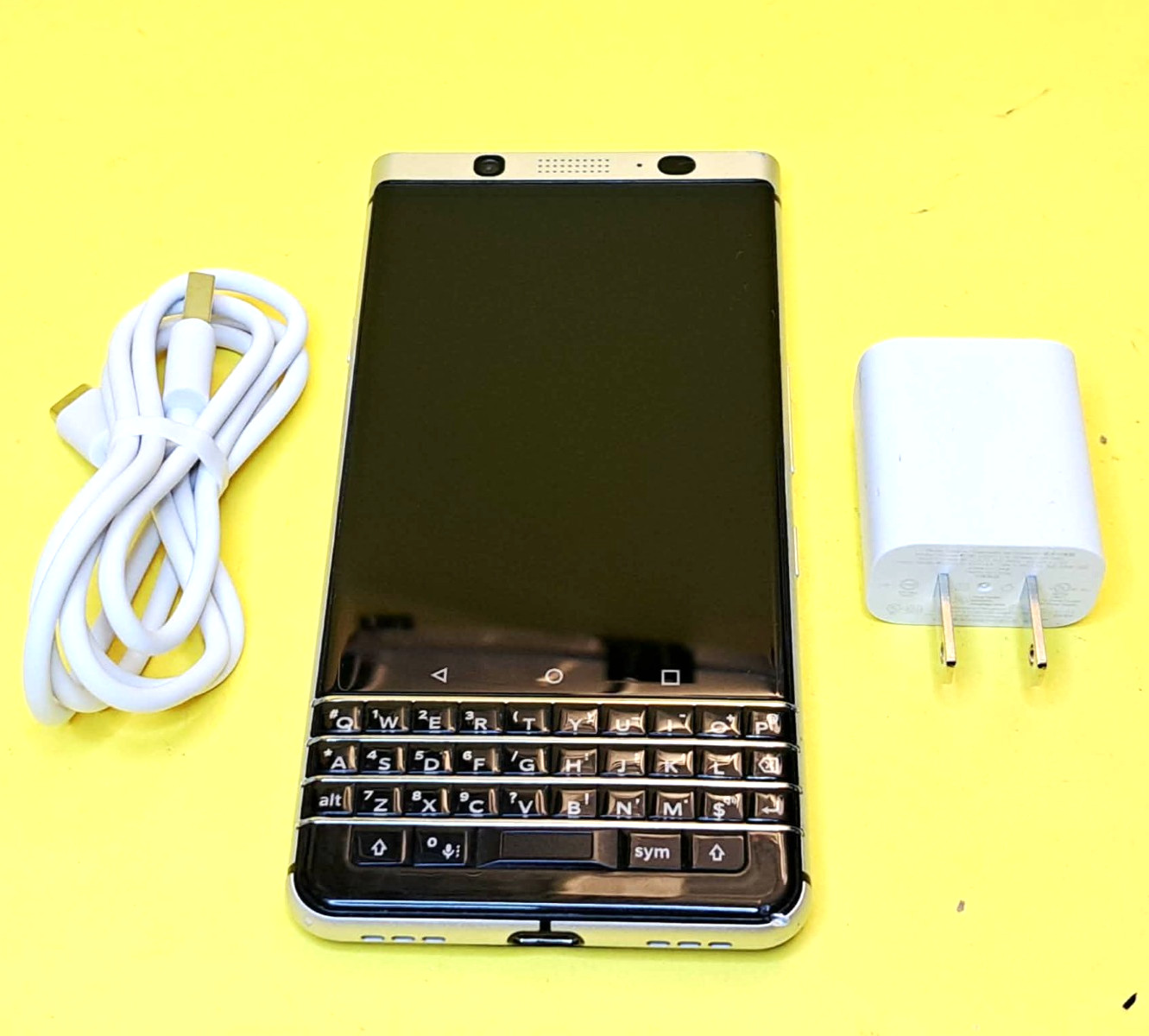 BLACKBERRY KEYONE KEY1 32GB UNLOCKED ANDROID CELL PHONE ROGERS BELL TELUS KOODO+