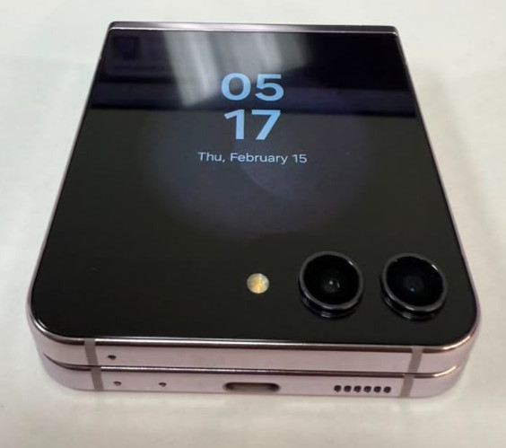 Samsung F731U1 Z Flip5 512GB Lavender Unlocked LCD Line Issue