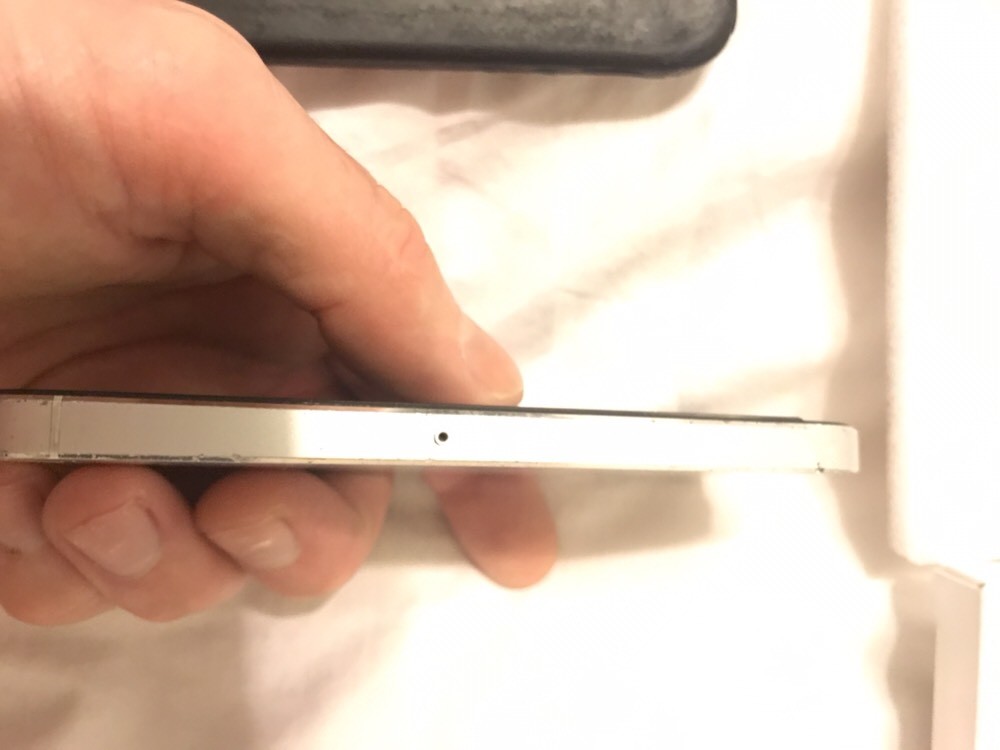 Apple iPhone 5 – 16GB – White & Silver (Verizon) A1429 (CDMA + GSM)
