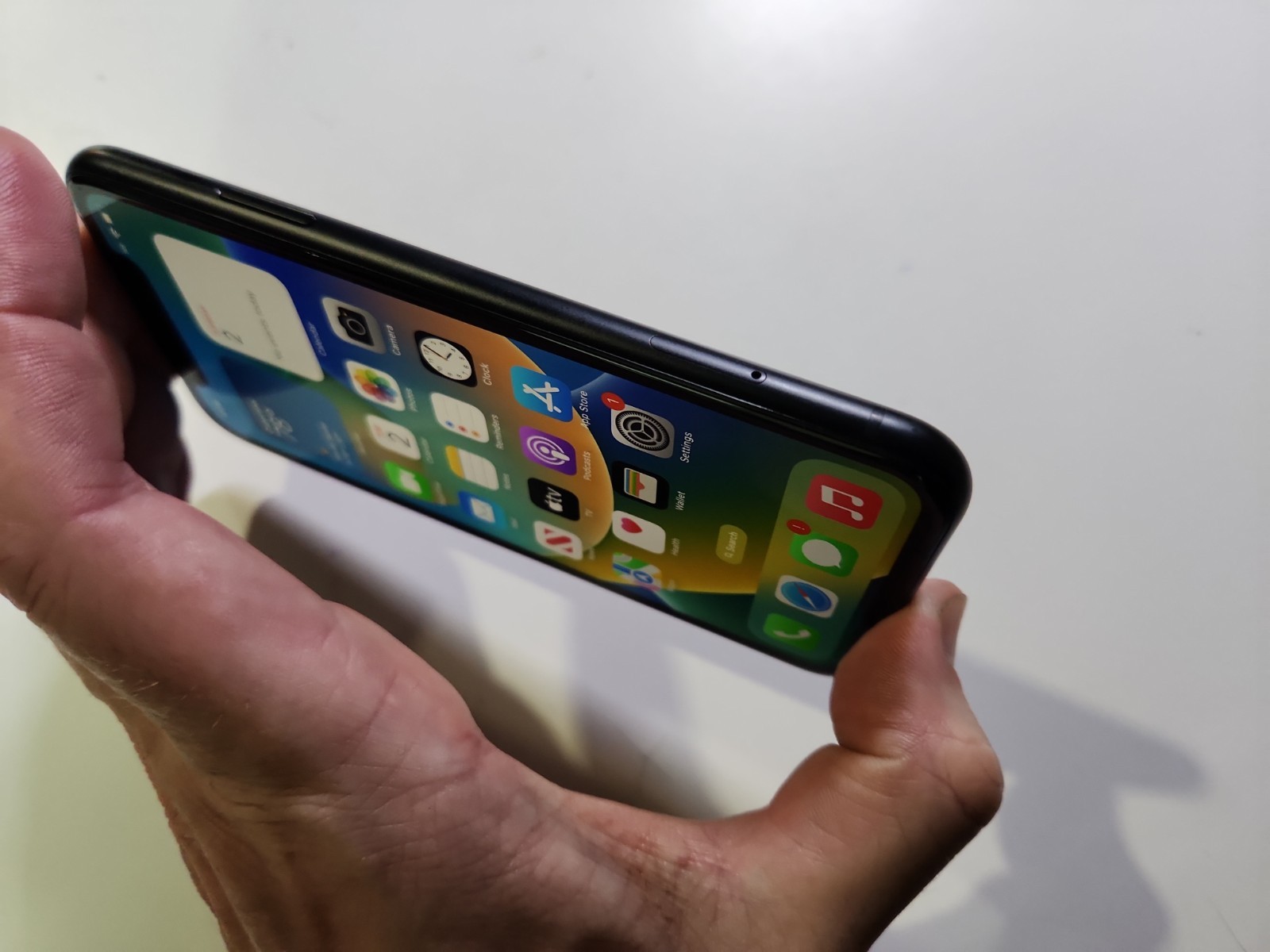 Apple iPhone XR A1984 64GB Factory Unlocked Clean IMEI Batt = 91% iOS 16.3 *RARE