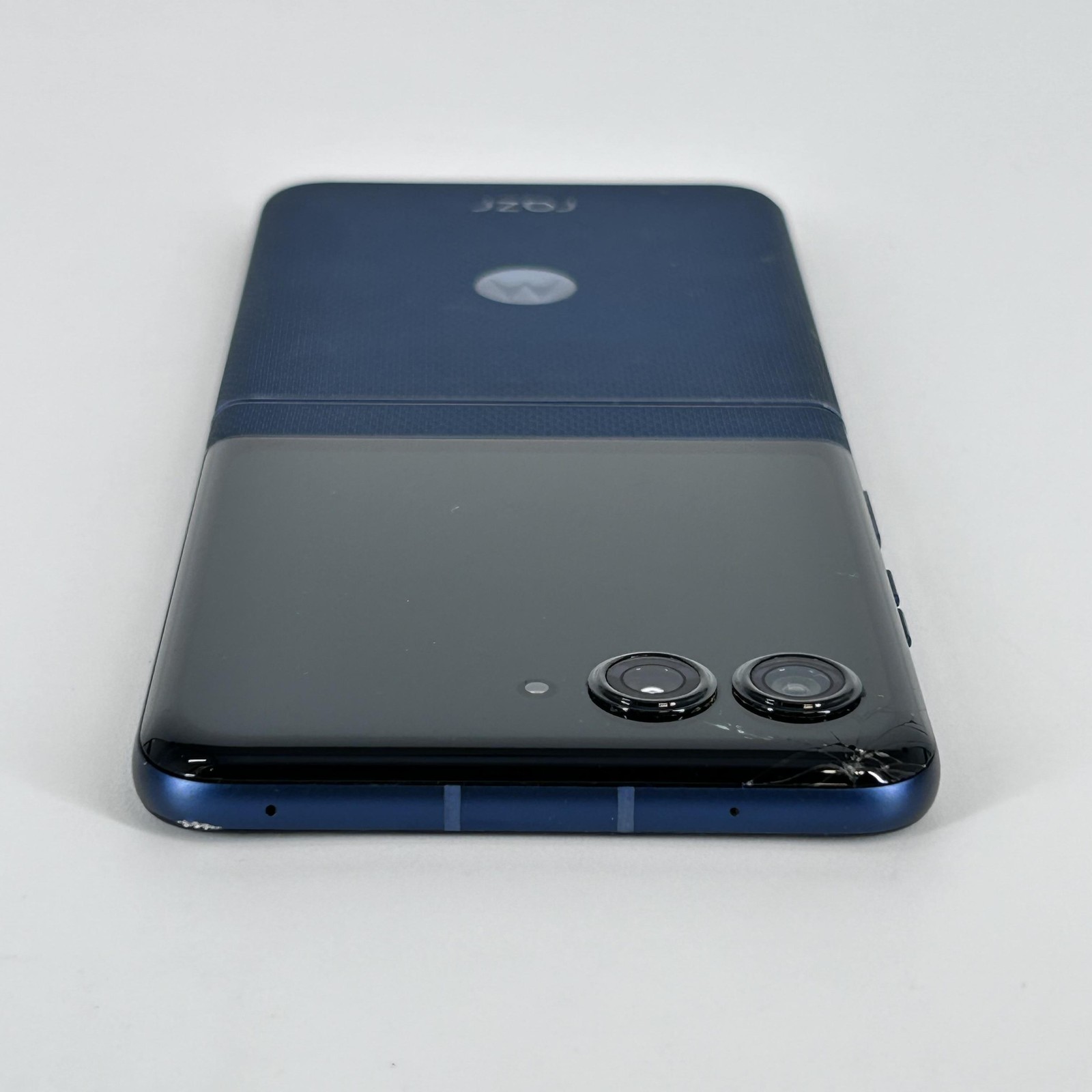 Motorola Razr (2025) Gibraltar Sea 256GB – T-Mobile – Back Glass Cracked