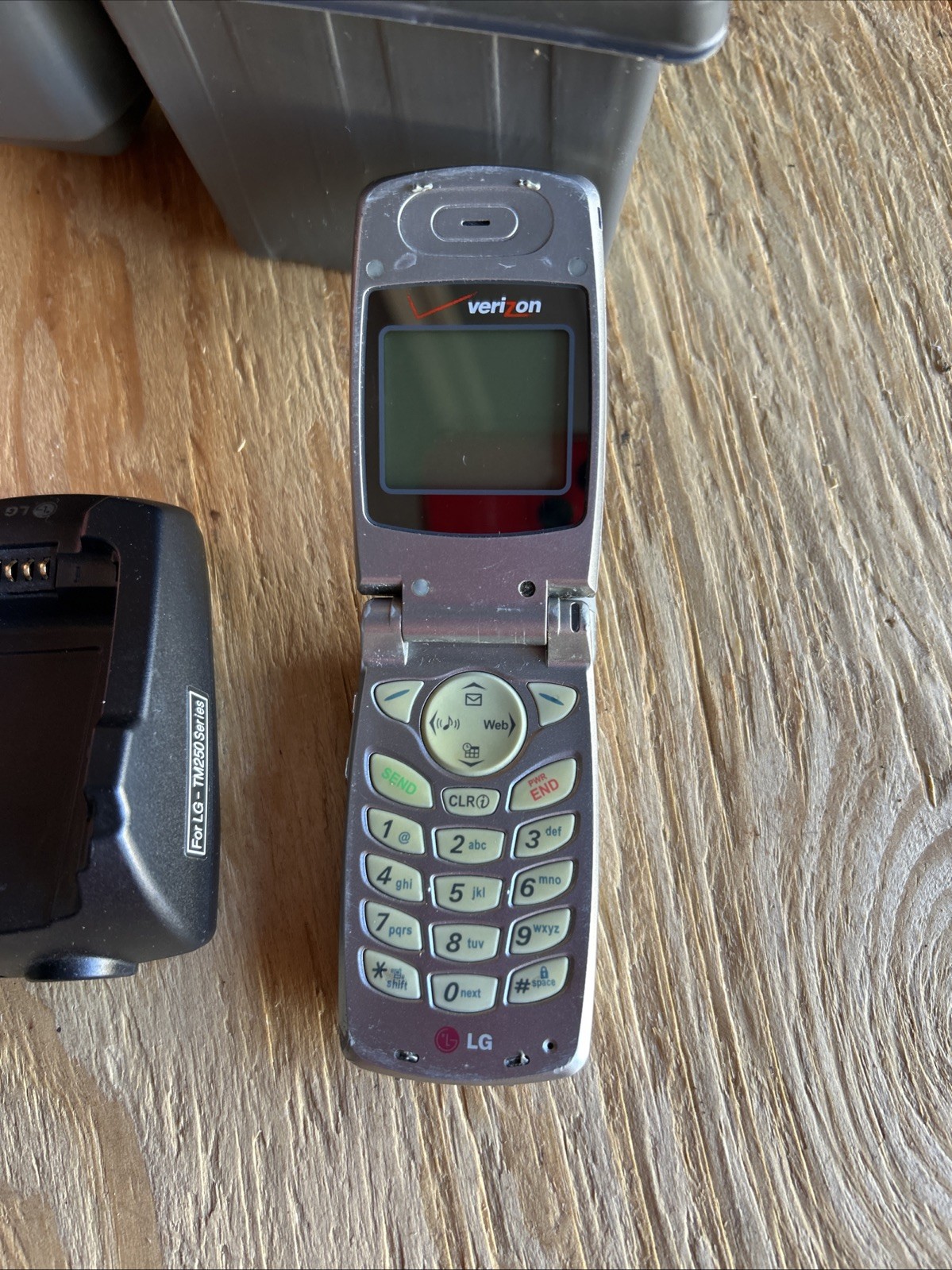 LG VX3100A Verizon Flip Phone Vintage Cell Phone Works Great Everything Included