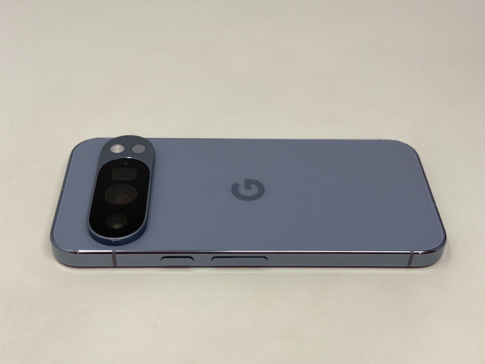 Google Pixel 10 Pro (GEHN3) – 256GB Unlocked Moonstone – 100% Battery – Warranty