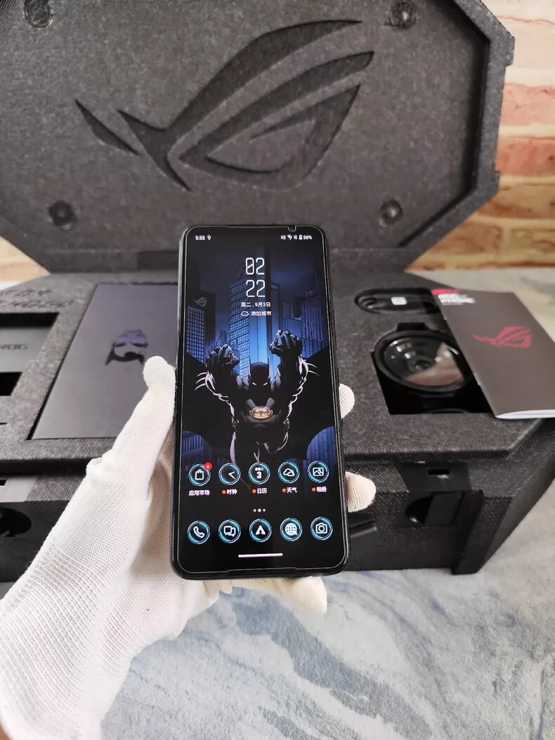 “Batman ” Asus ROG Phone 6 12+256GB Unlocked Gaming Phone