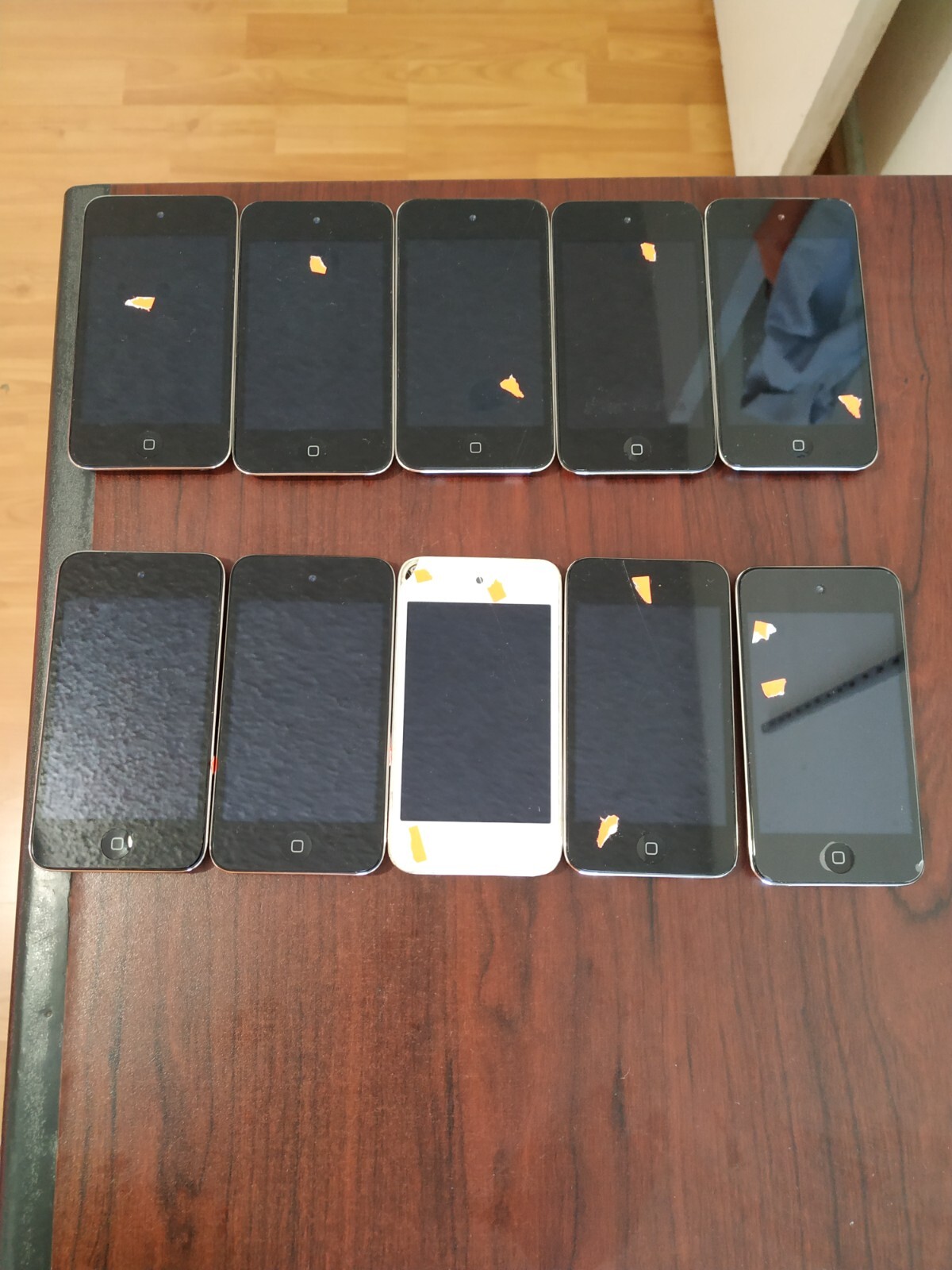 Lot of 10 Apple iPod Touch 4th Gen 32GB(1pc)/ 16GB(3pcs)/ 8GB(6pcs) for parts