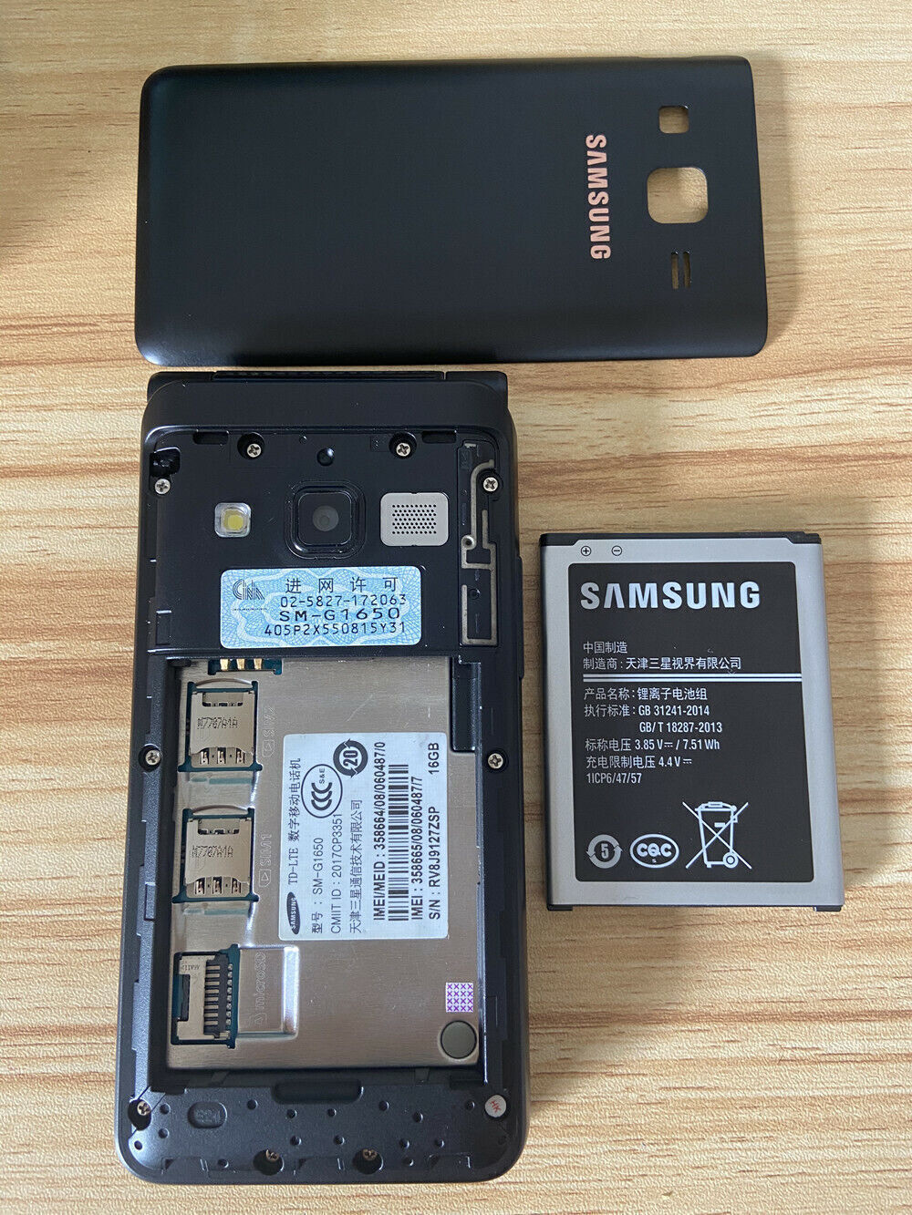 Samsung Galaxy Folder2 SM-G1650 16GB Dual SIM 4G Unlocked Flip Phone New Sealed