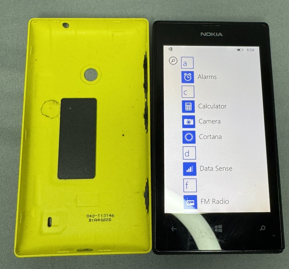 Nokia Lumia 520 (AT&T) – Factory Reset–Powers On–Yellow & Black Covers – No SIM