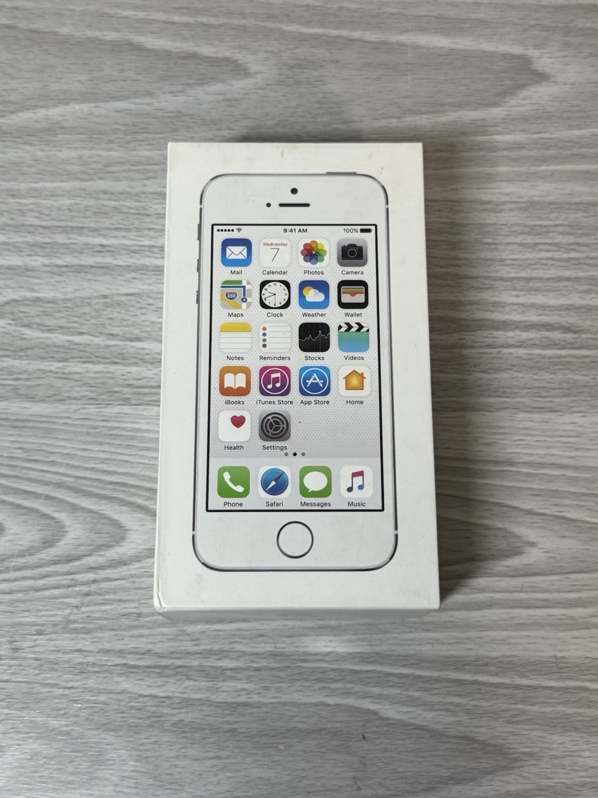 Apple iPhone 5s Silver 16GB Unlocked A1453 – Orignal Box – Never Activated!!