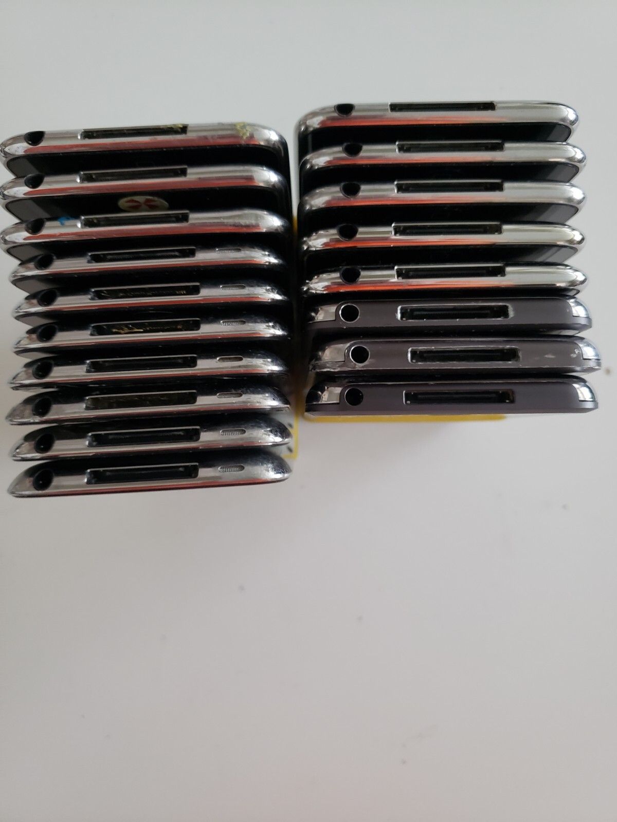 Lot of 18 Apple iPod Touch 1st, 2nd, 3rd, and 4th Gen for parts