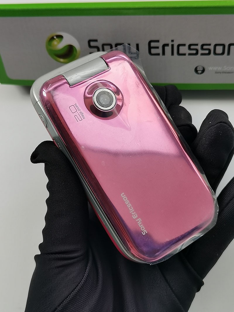 Sony Ericsson Z750i – 32MB- 3G – pretty Flip Cellphone (Unlocked) For Collector