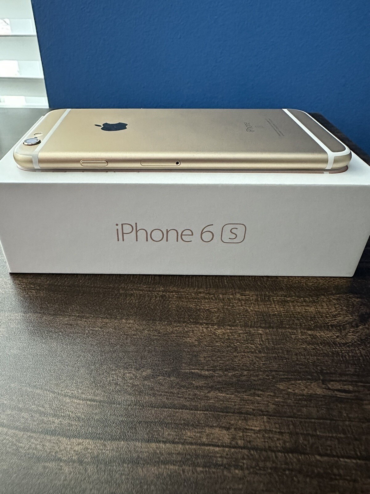 Apple iPhone 6s 16GB Gold Unlocked A1688 (CDMA + GSM) – Excellent Shape! W/ Box