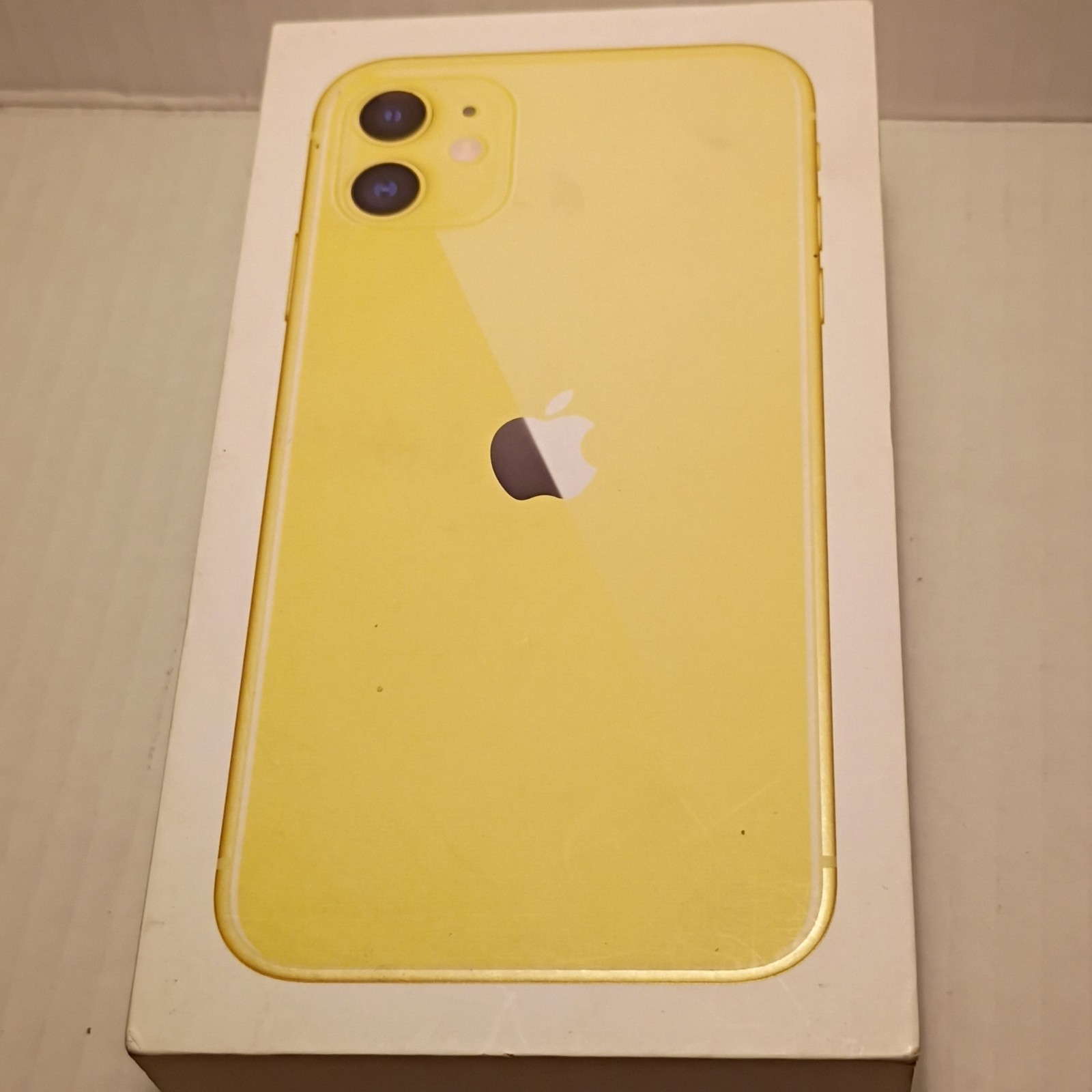 Apple iPhone XR 64GB Yellow 12MP Smartphone FOR PARTS/NOT WORKING